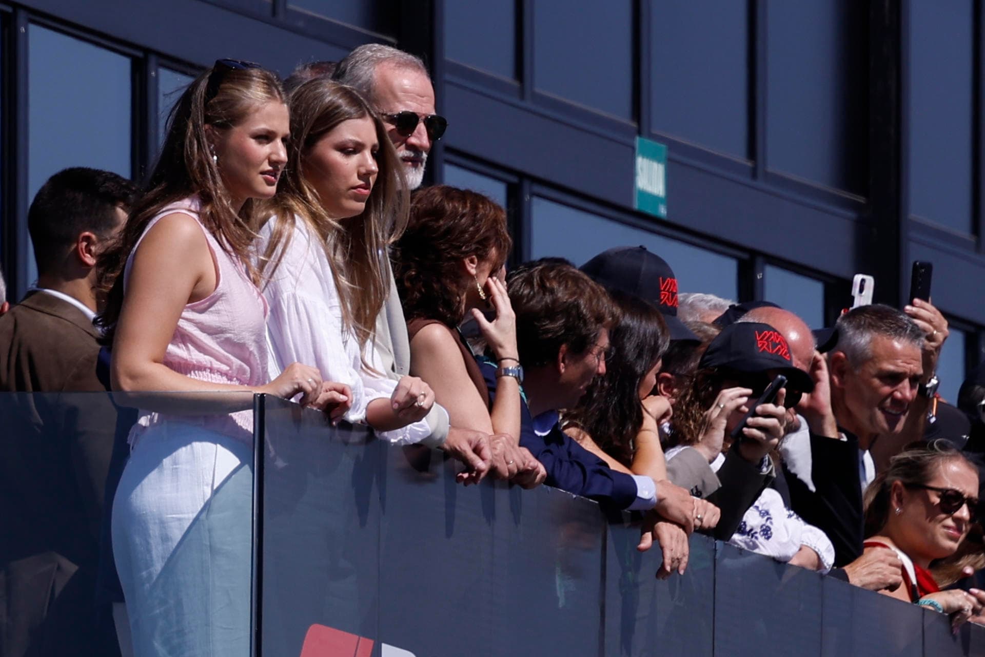 El Rey Felipe VI, Nadal y estrellas del fútbol brillan en el estreno de Madring