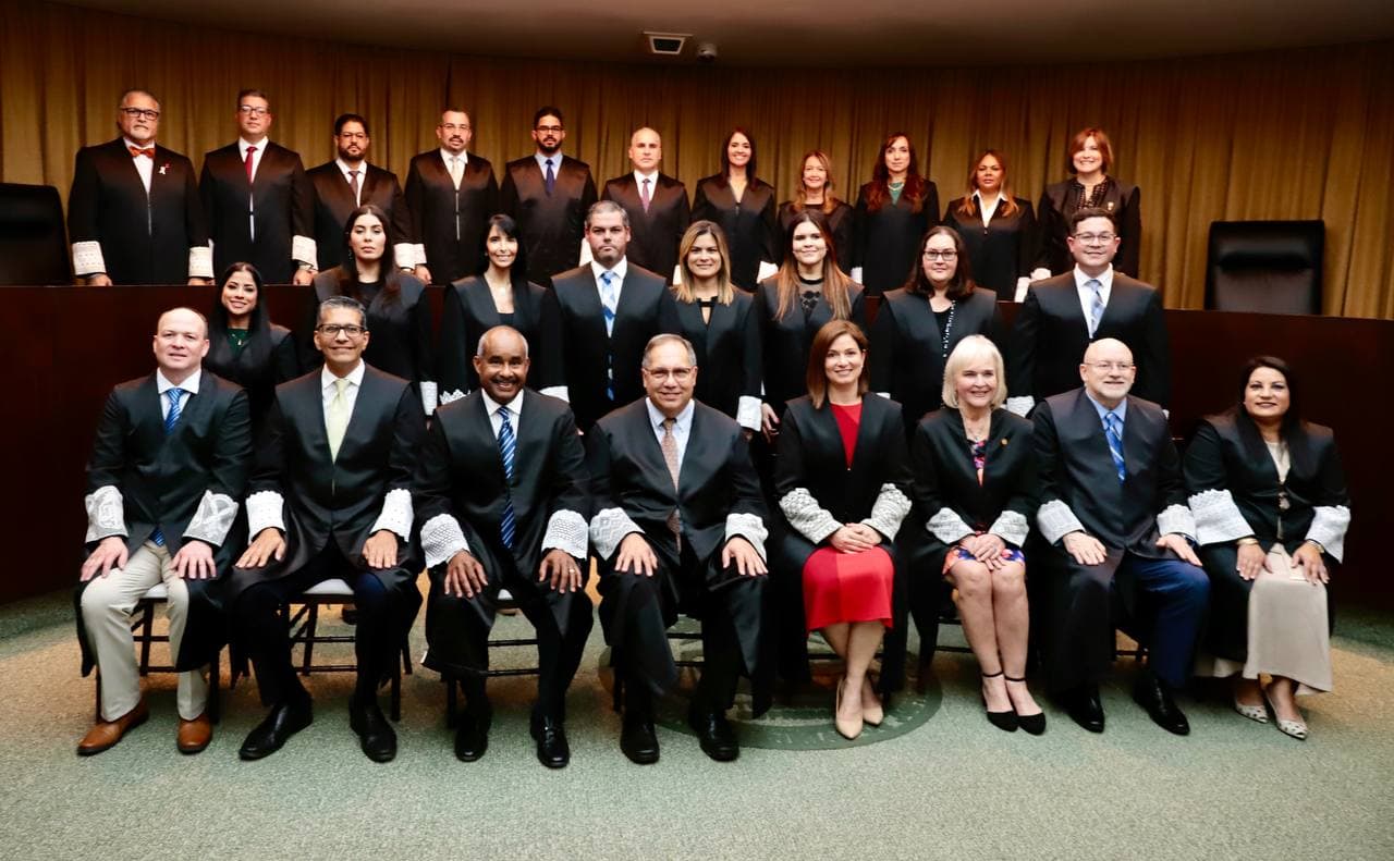 Juramentan nueva clase judicial