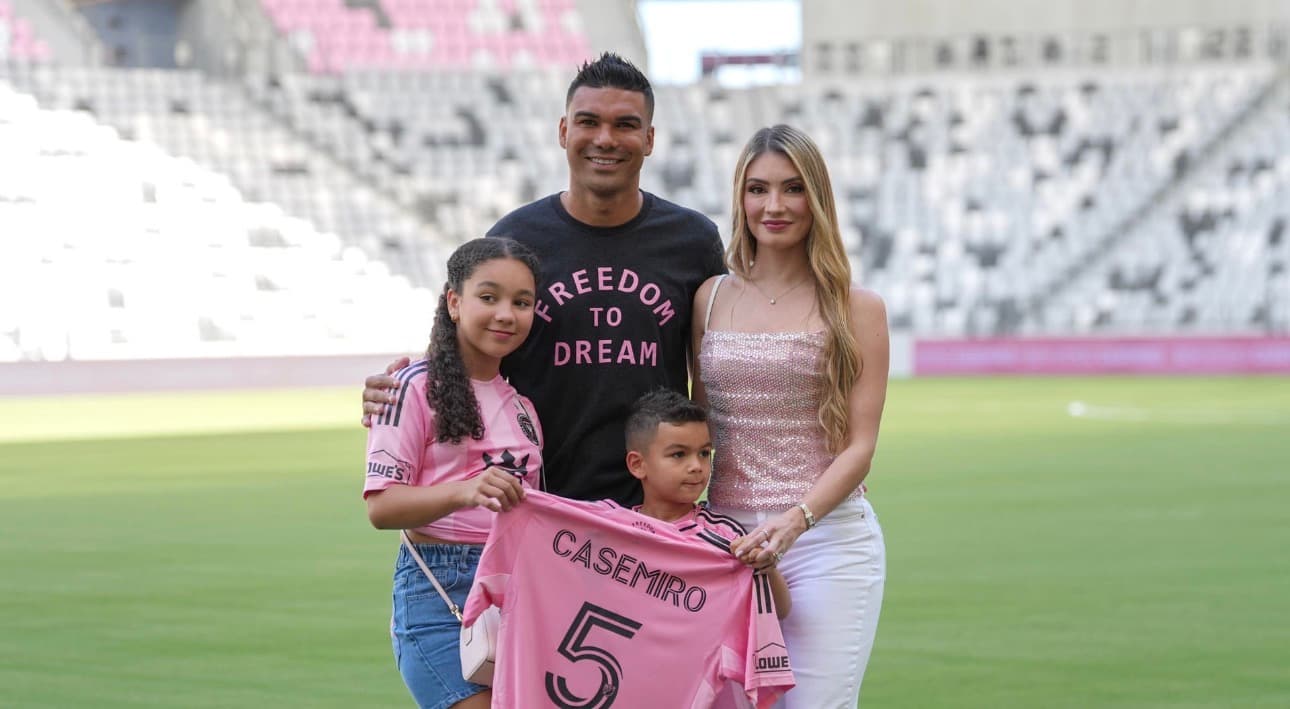 Casemiro dice que siempre soñó jugar con Messi, tras sufrirlo en el Real Madrid
