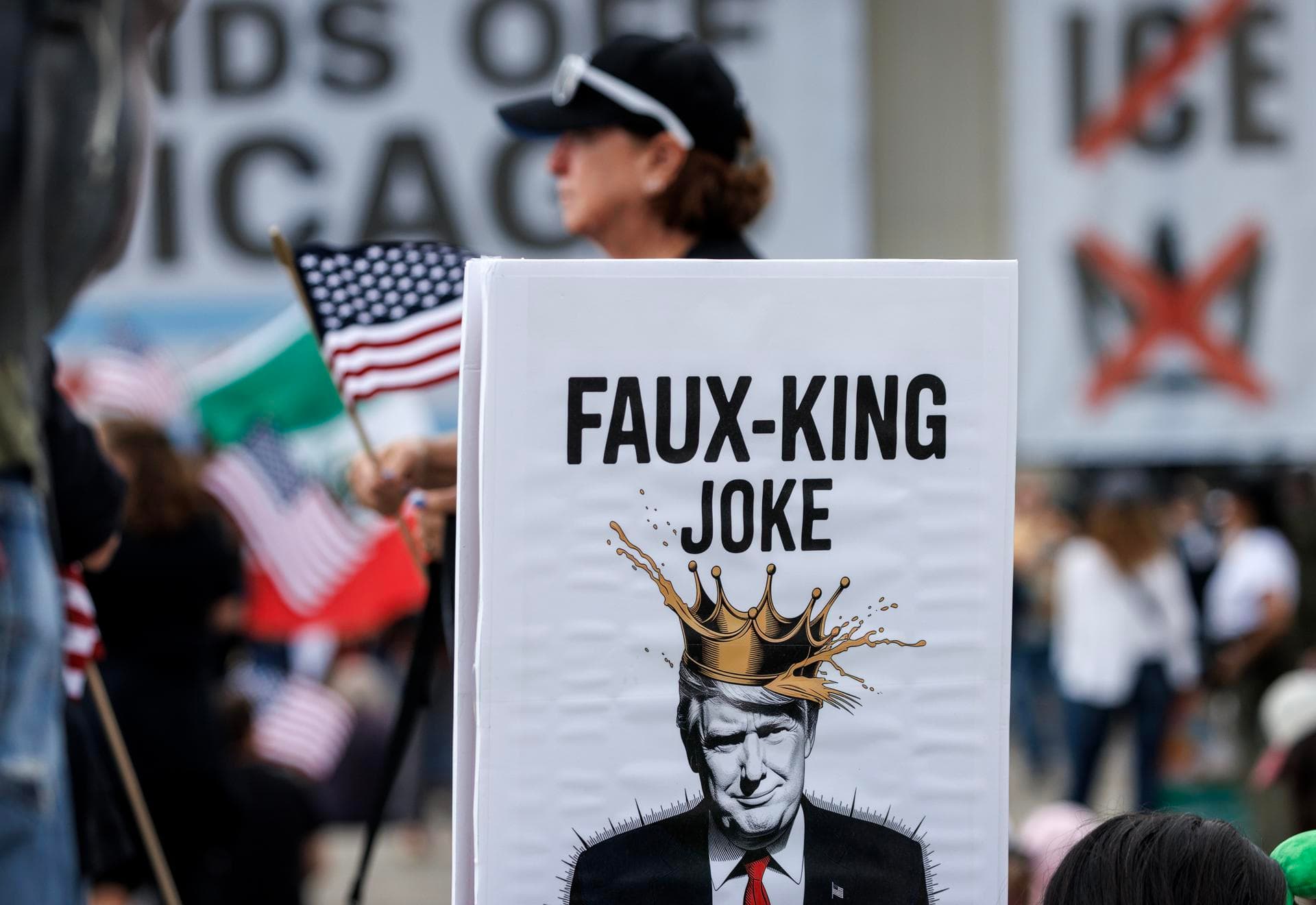 Miles protestan contra Trump: "No queremos Reyes"