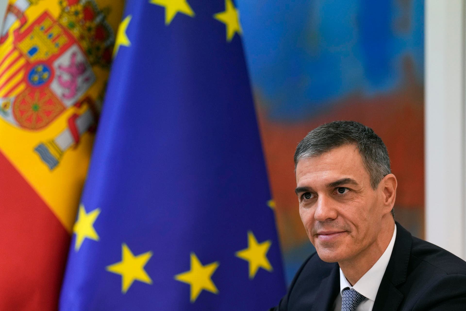 La corrupción y varios casos de acoso sexual persiguen al Gobierno español