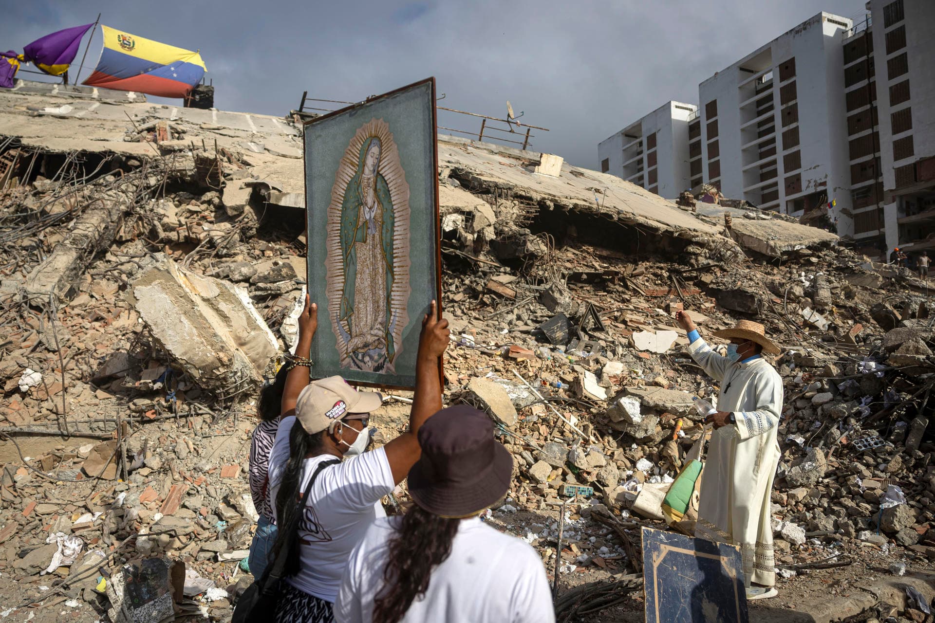 Asciende a 5,208 la cifra de muertos por el doble terremoto en Venezuela