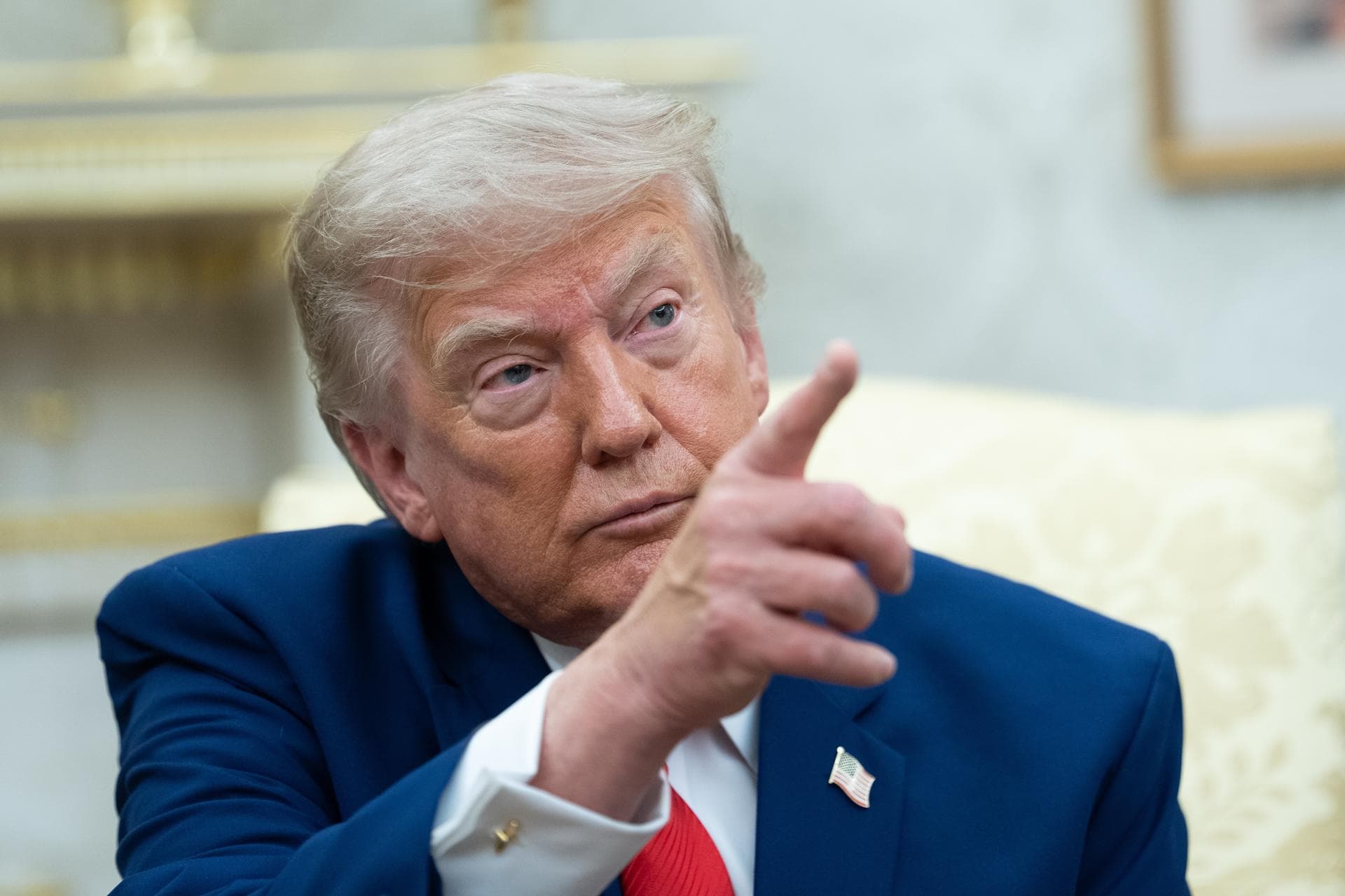 Trump presiona a senadores para que confirmen a Todd Blanche