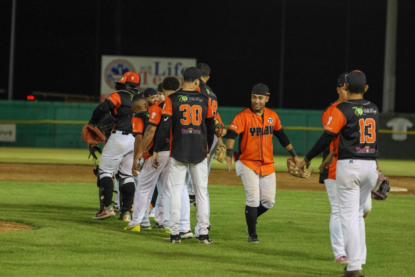 Azucareros y Guayacanes avanzan al Carnaval de la COLICEBA