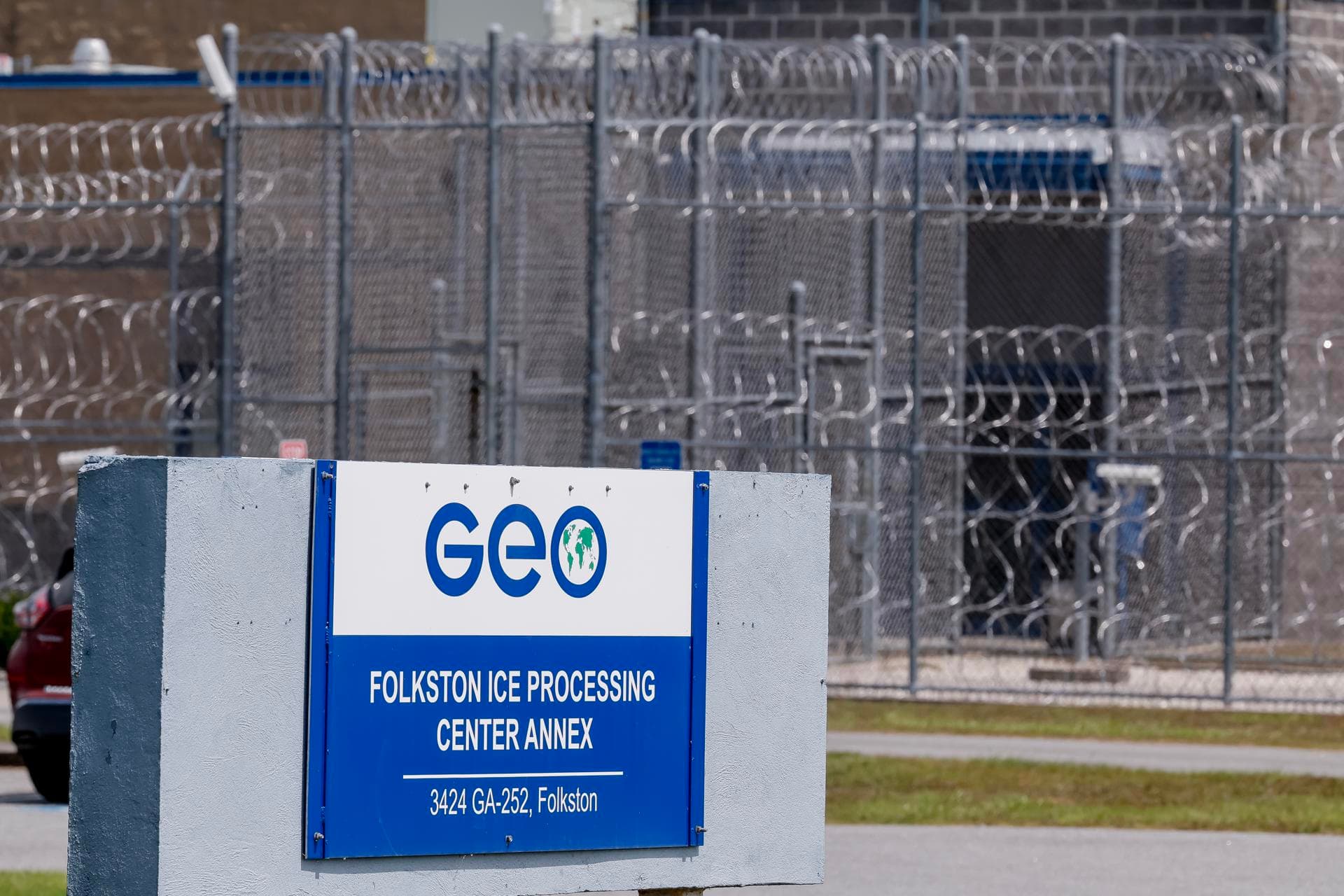 EE.UU. destina 10,000 millones de dólares a la Marina para centros migratorios