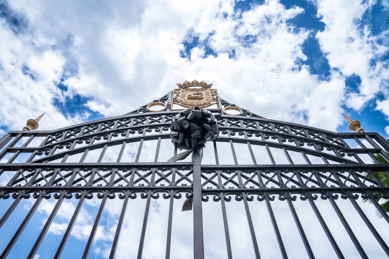 Gobernadora decreta tres días de duelo por muertes de paramédico, policía y oficial militar