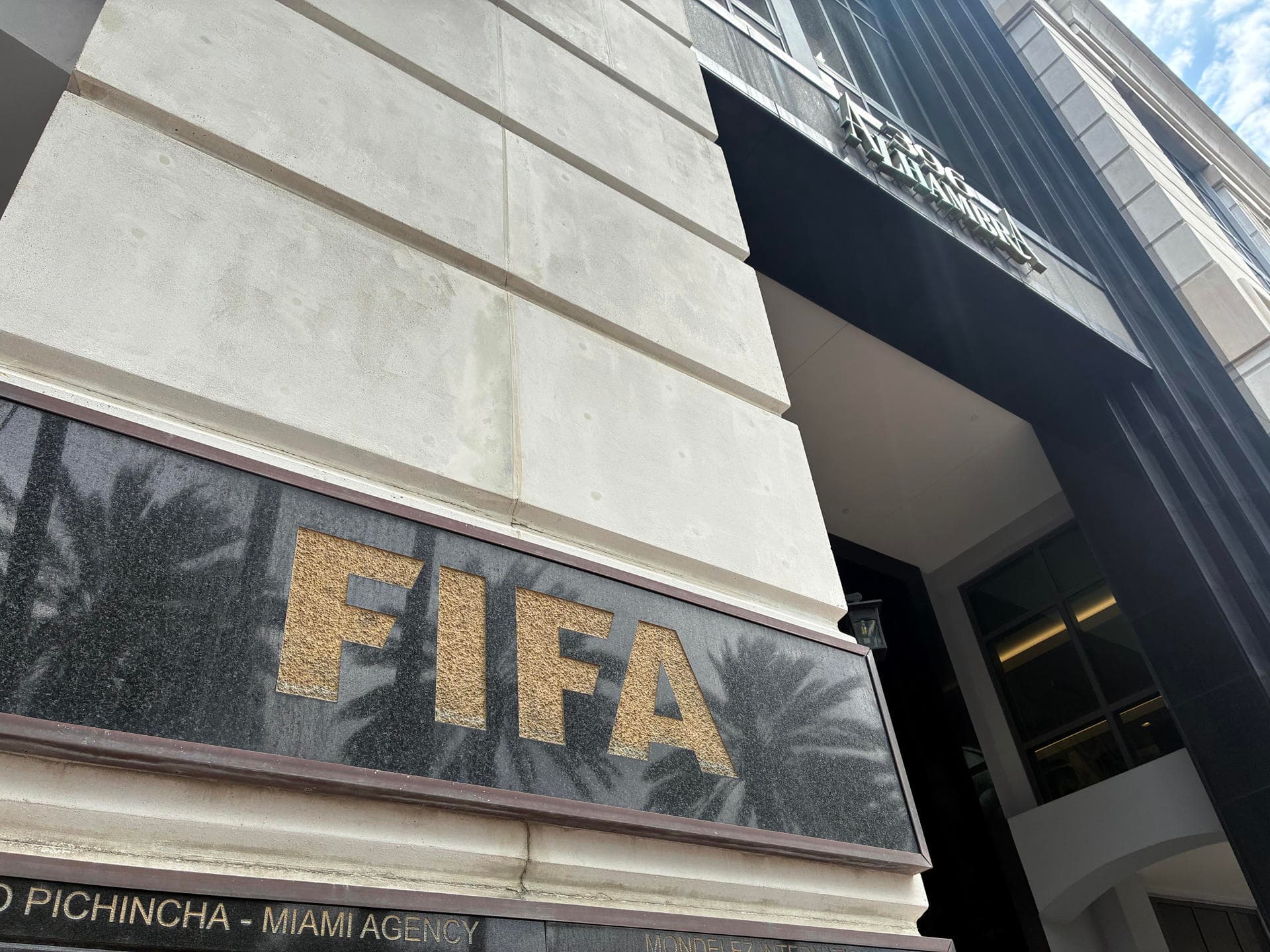 Cesan al Director operaciones de la FIFA que se había opuesto a privatización del Mundial