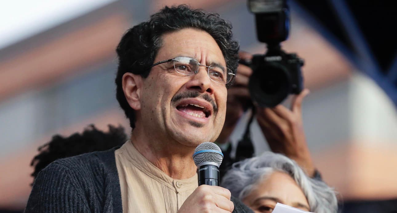 Izquierdista Cepeda duplica ventaja sobre rivales a 3 meses de presidenciales en Colombia