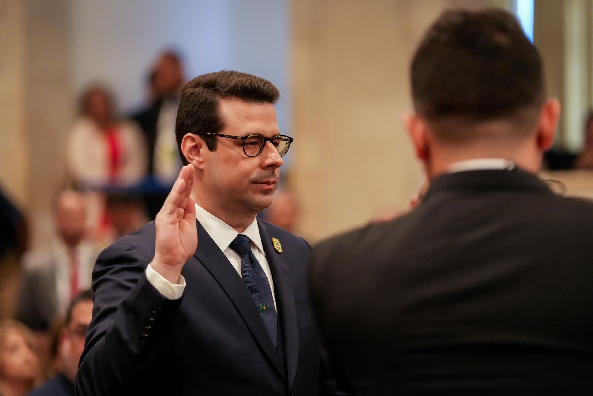 Agencias fiscales entregan información al Senado sobre reducción en contratos