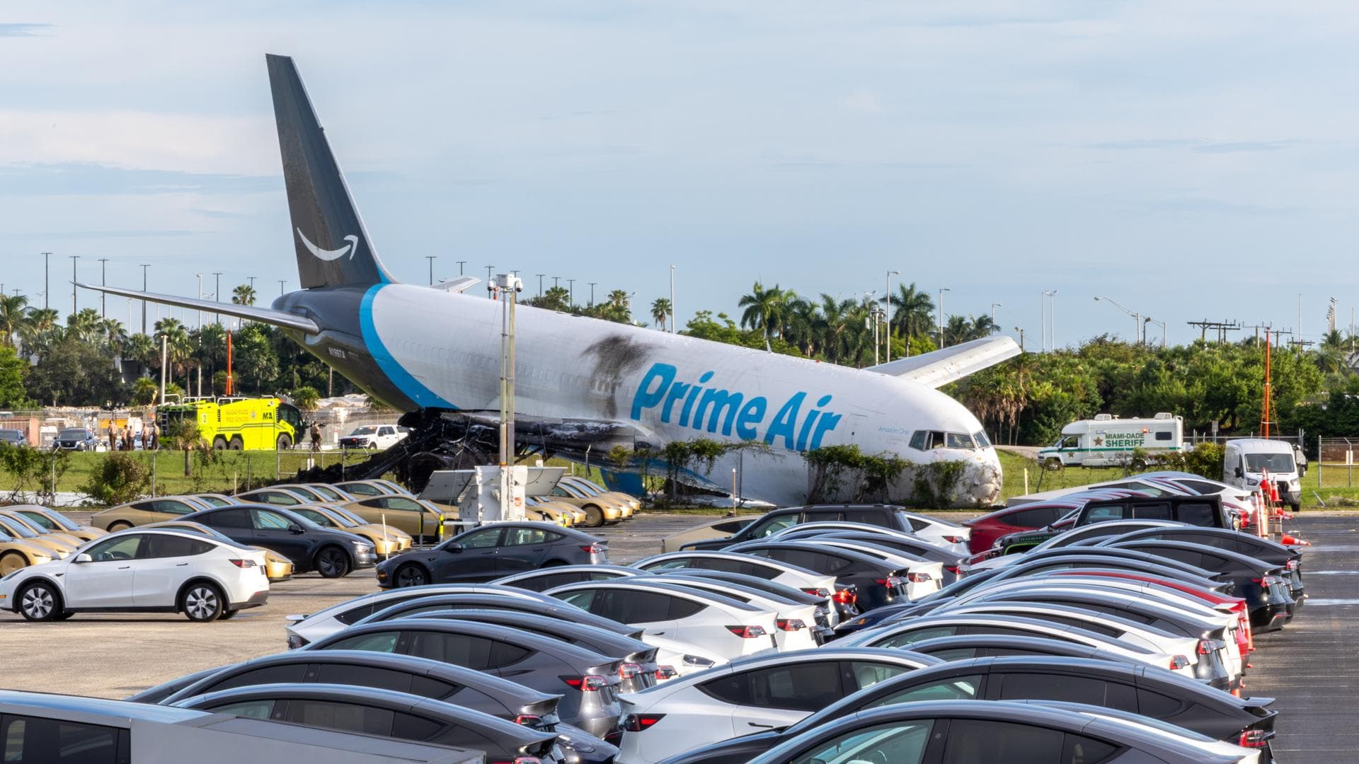 Al menos cinco muertos tras estrellarse un avión de Amazon cerca del aeropuerto de Miami procedente de Puerto Rico