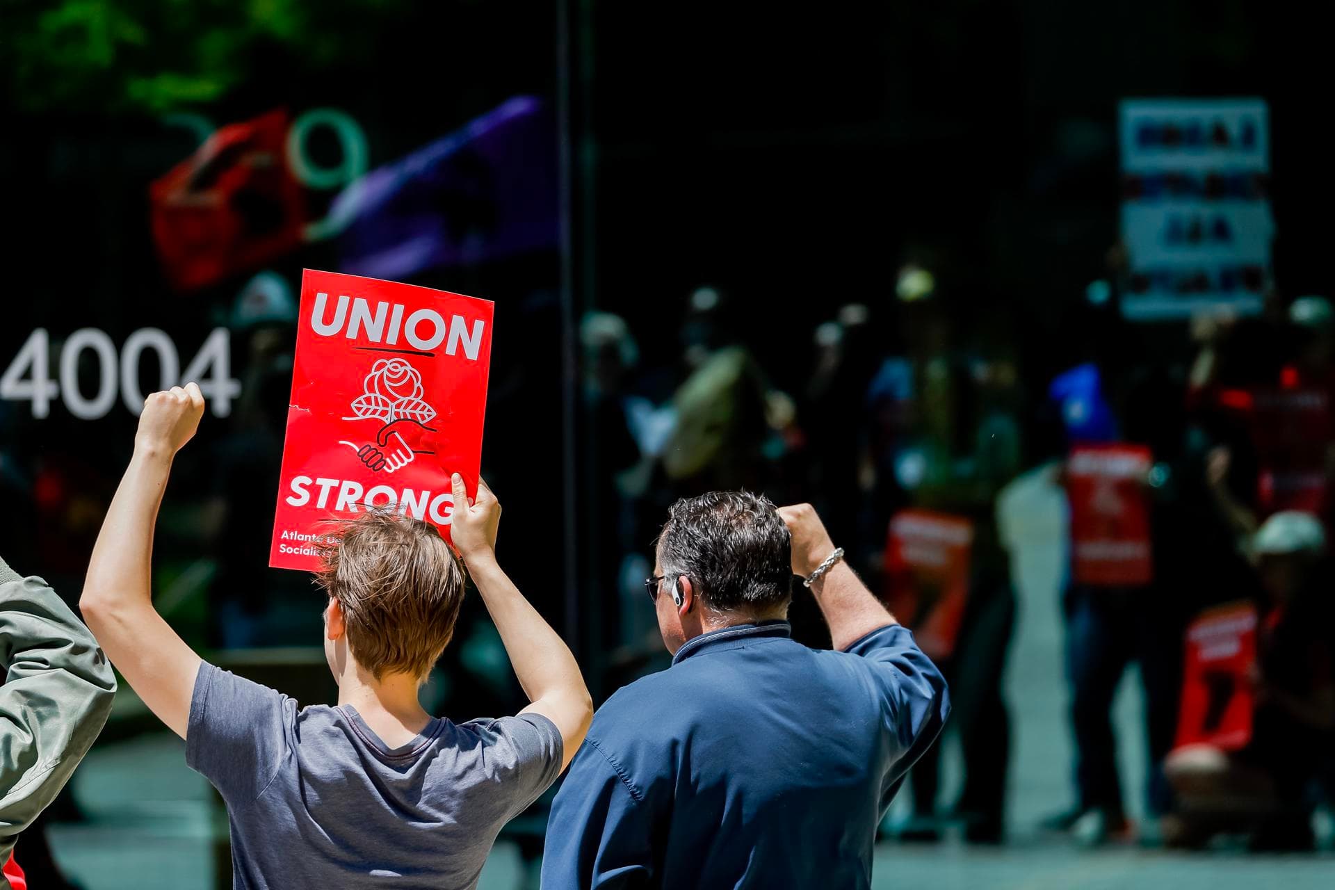 Empleados de Starbucks inician una huelga en EE.UU.
