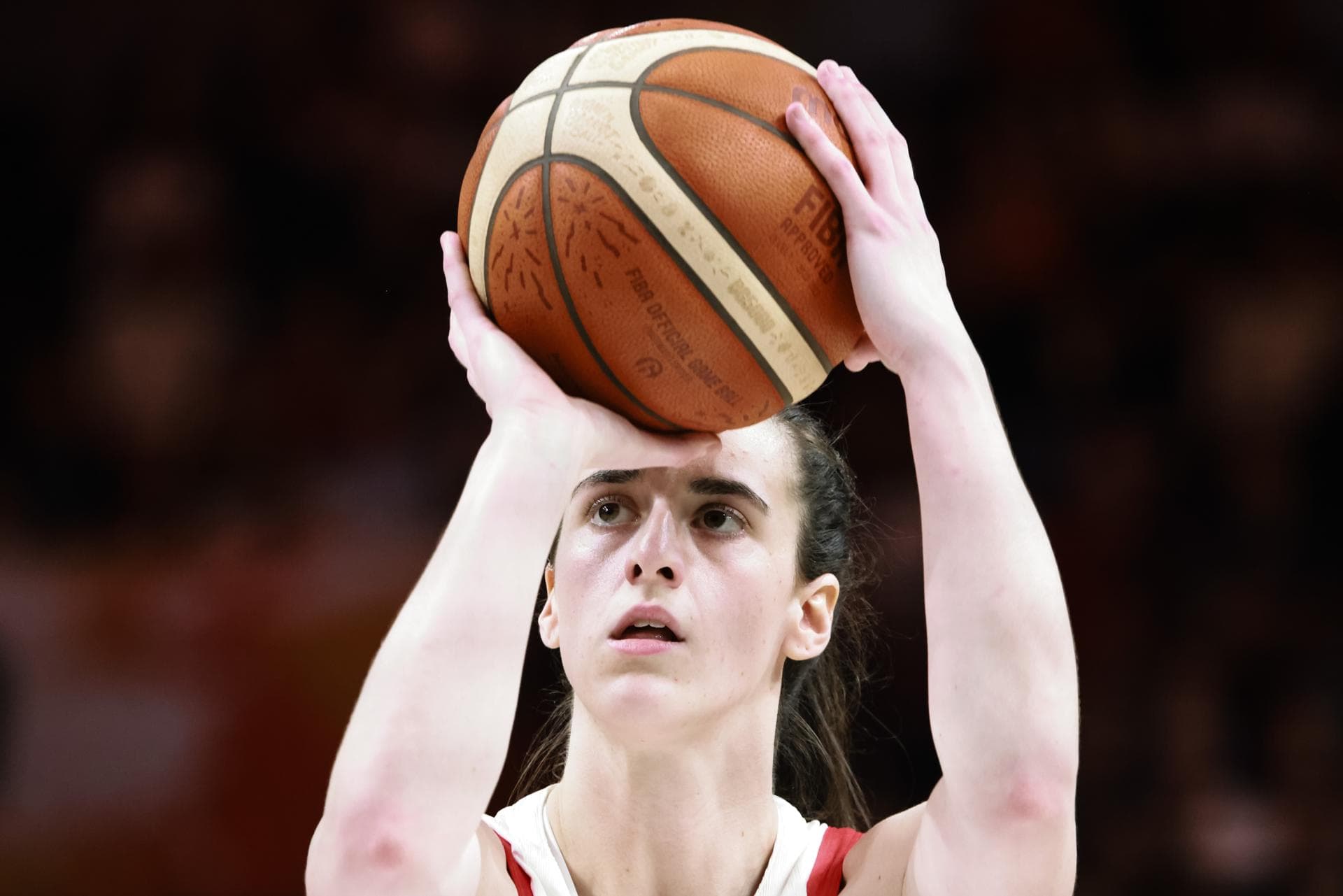 Una Caitlin Clark de récord lidera a Estados Unidos contra Italia