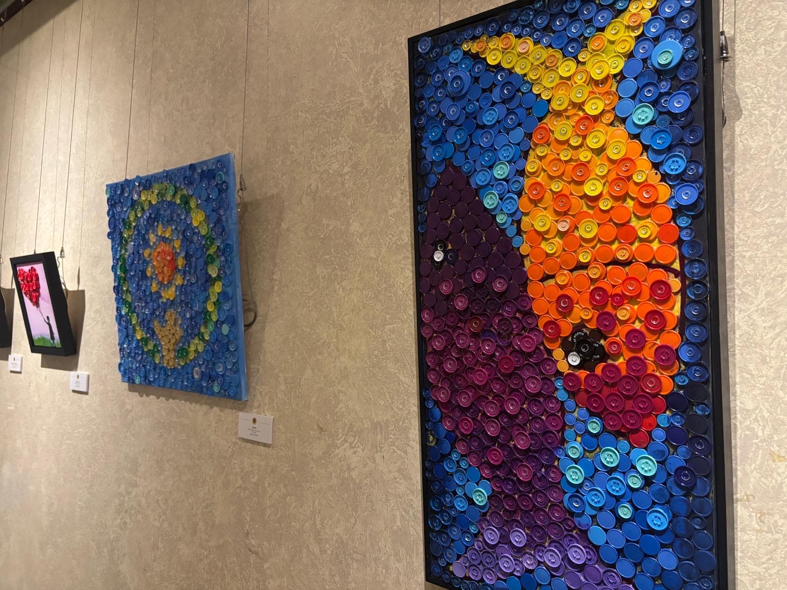 Niños diagnosticados con cáncer exhiben sus obras de arte en el Capitolio