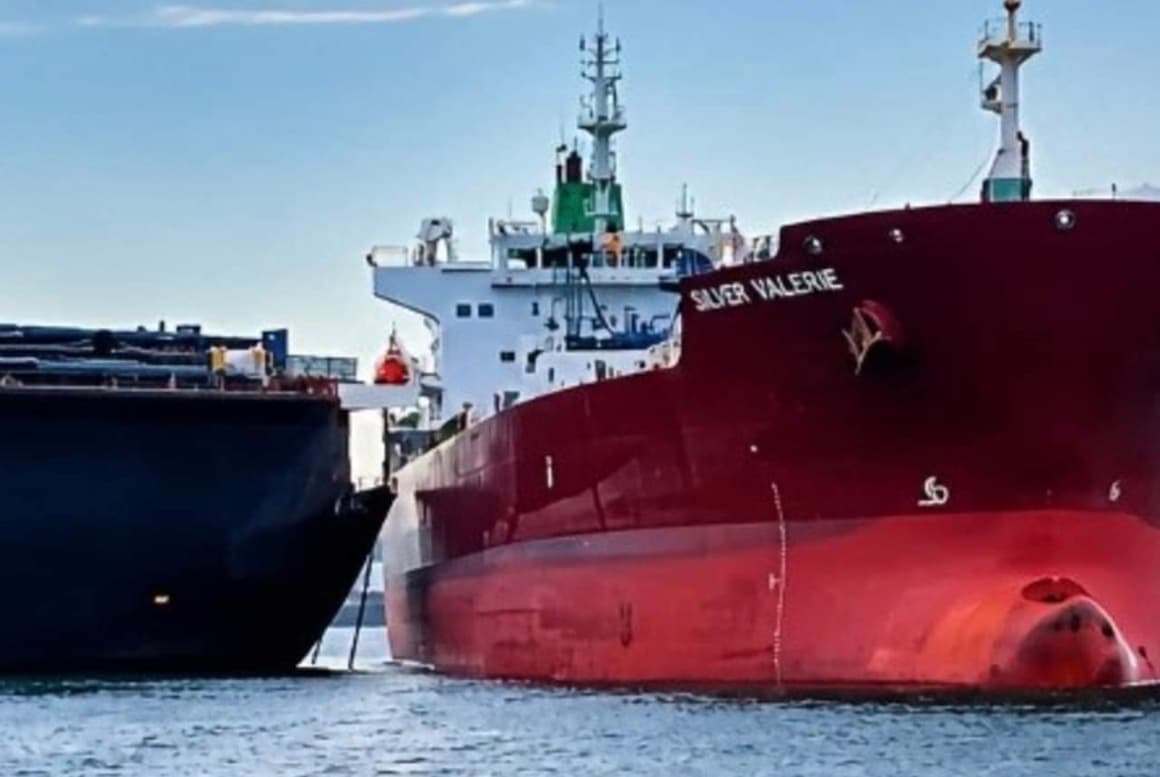 Embarcación de combustible se mueve y choca con otro barco en Muelle de San Juan