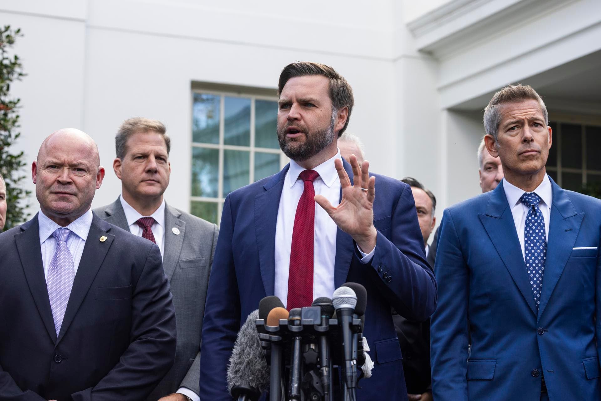 Gobierno Trump advierte de "desastre" para el tráfico aéreo si el cierre federal persiste