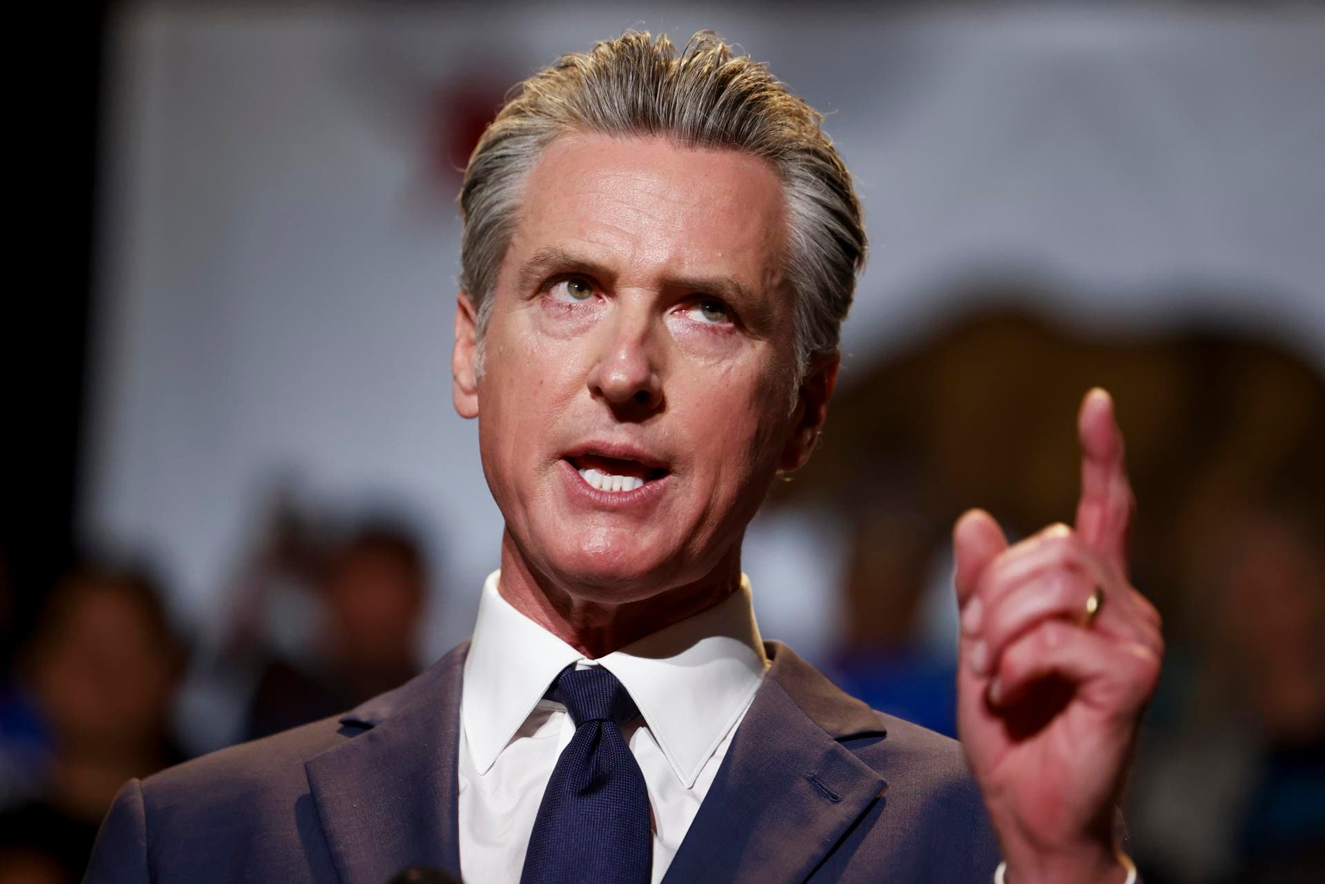 Newsom considerará candidatura a la Casa Blanca tras elecciones legislativas de 2026