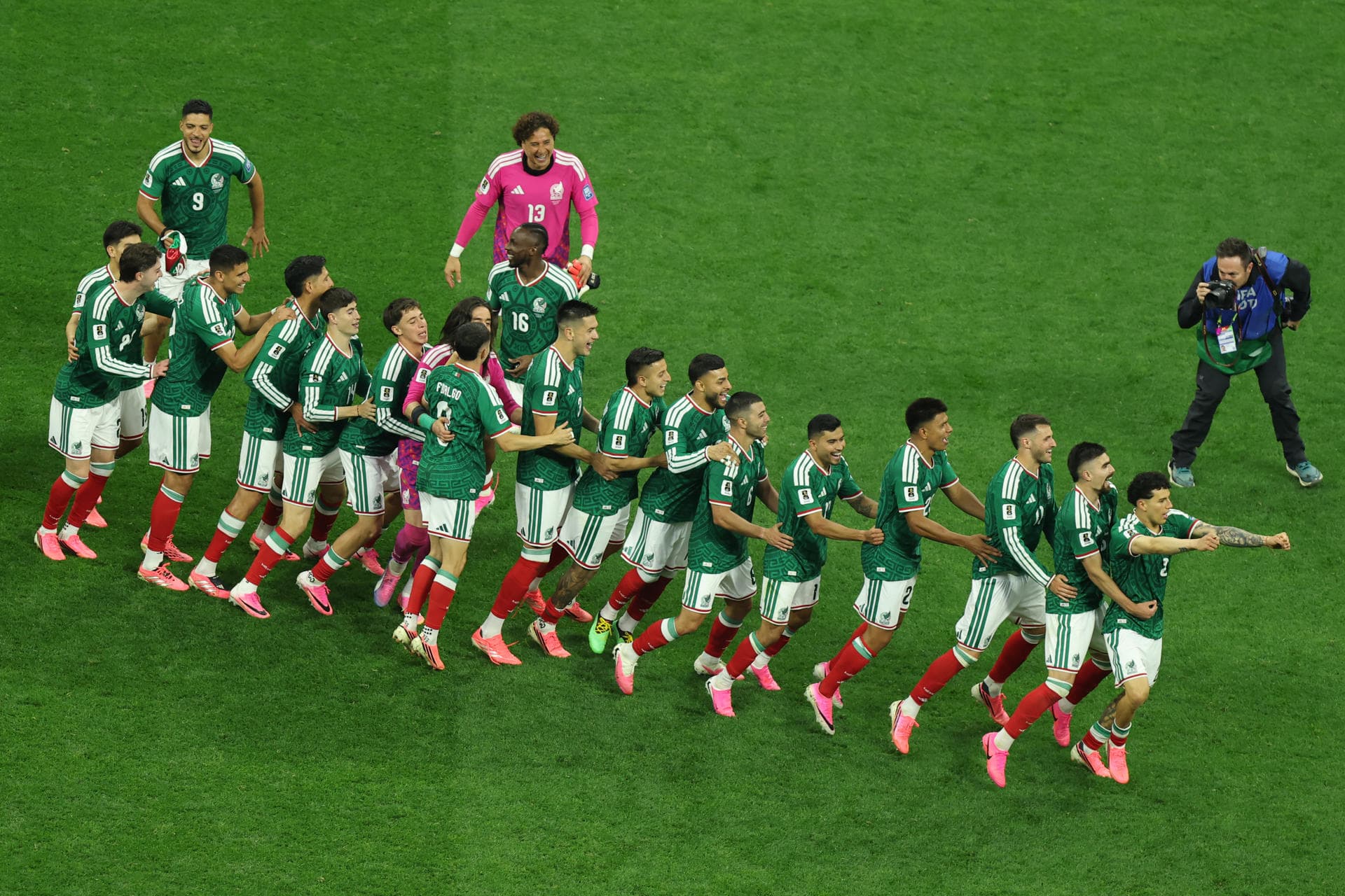 Quiñones y Jiménez dan el pase a México