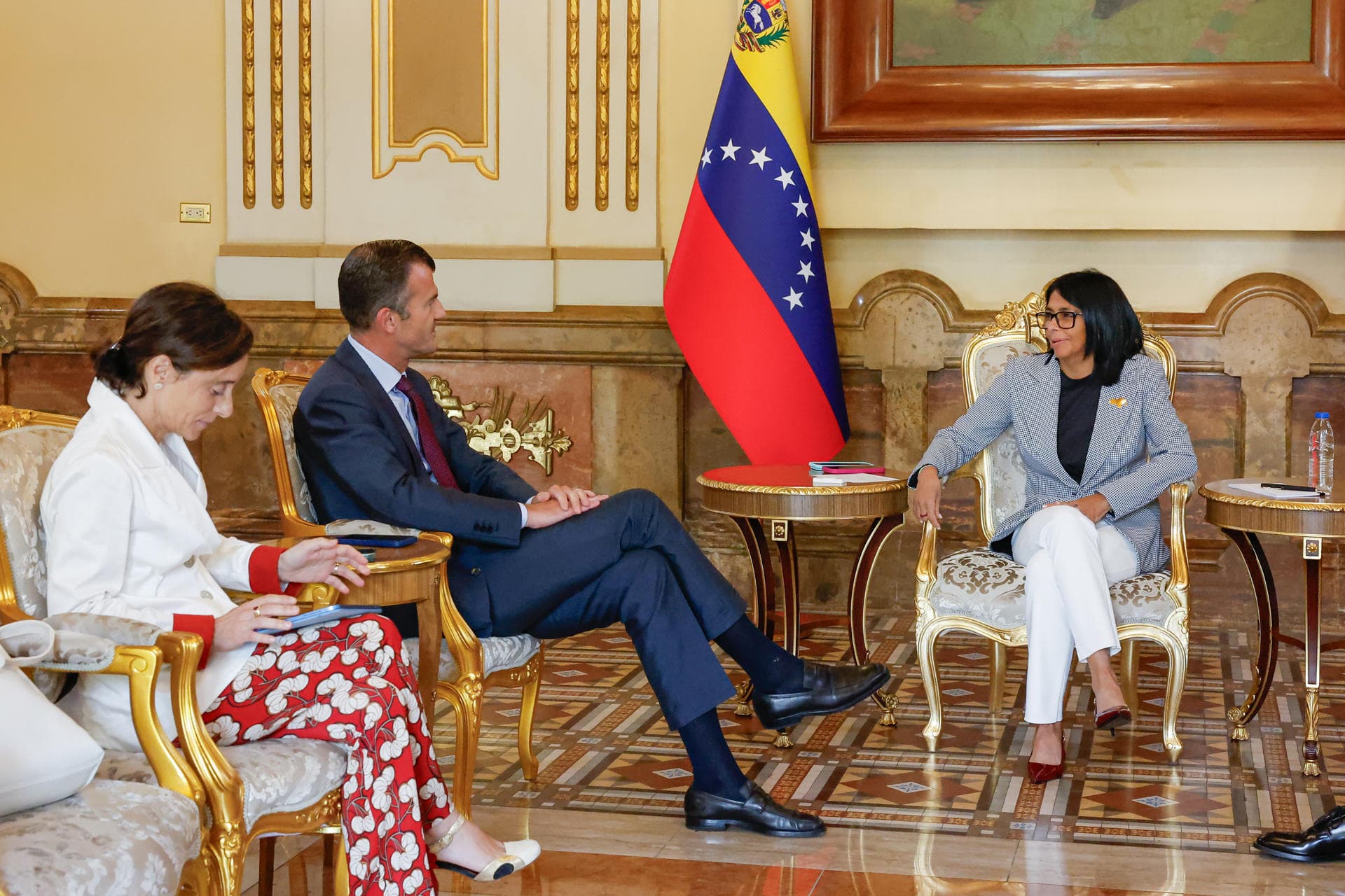 Venezuela otorga a Shell una licencia para la exploración y explotación de un campo de gas