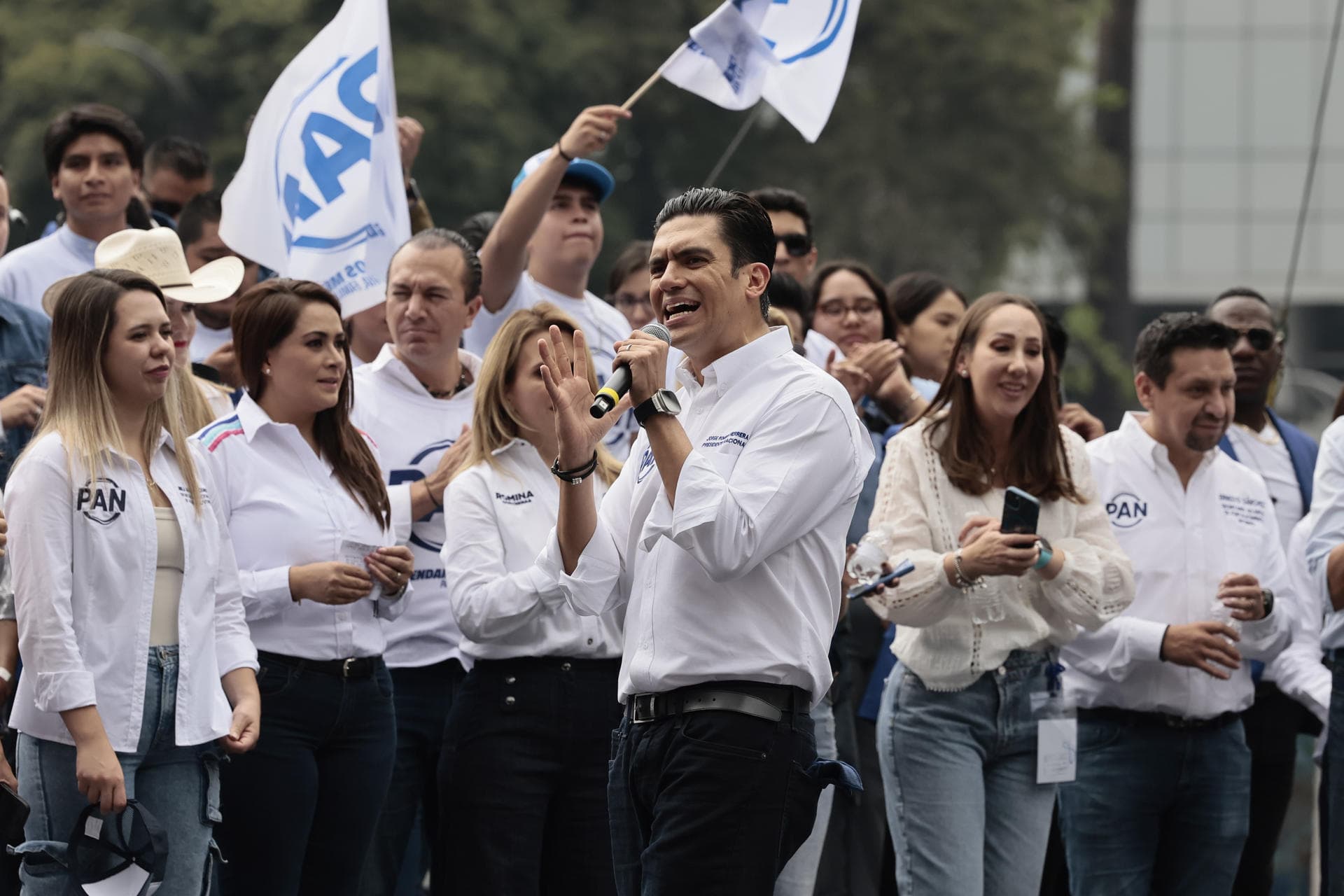 El Partido Acción Nacional rompe con el PRI y se abre a los ciudadanos en México