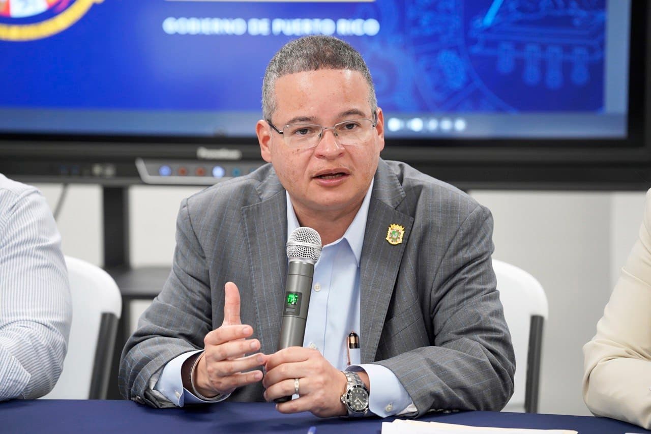 Salud autoriza importación de agua embotellada y hielo por 60 días