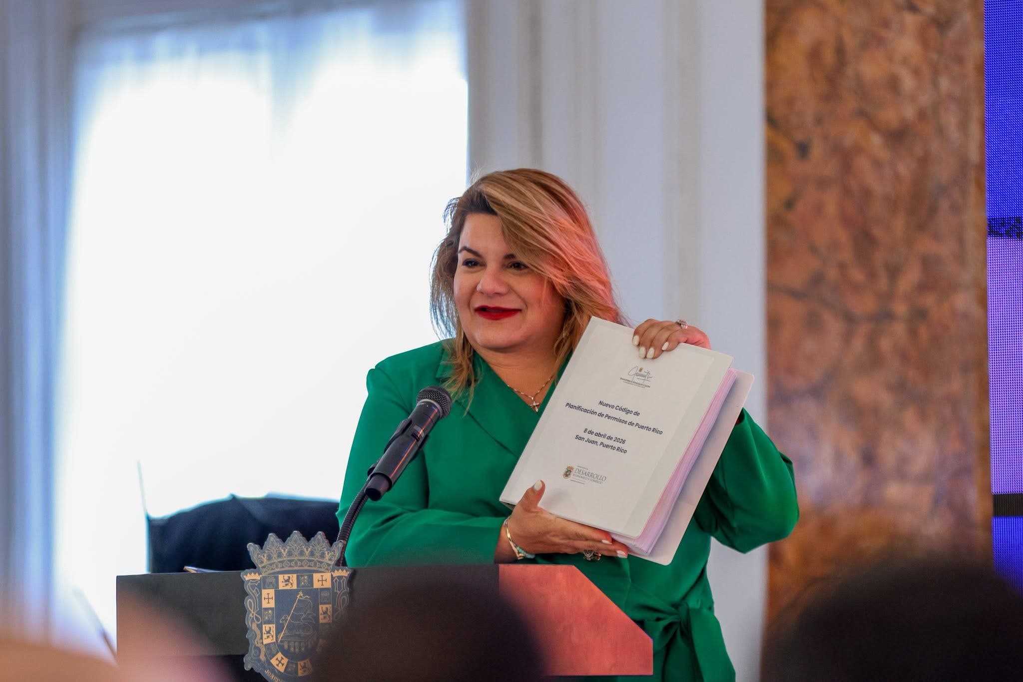 Gobierno presenta proyecto para rehacer el proceso de permisos en Puerto Rico