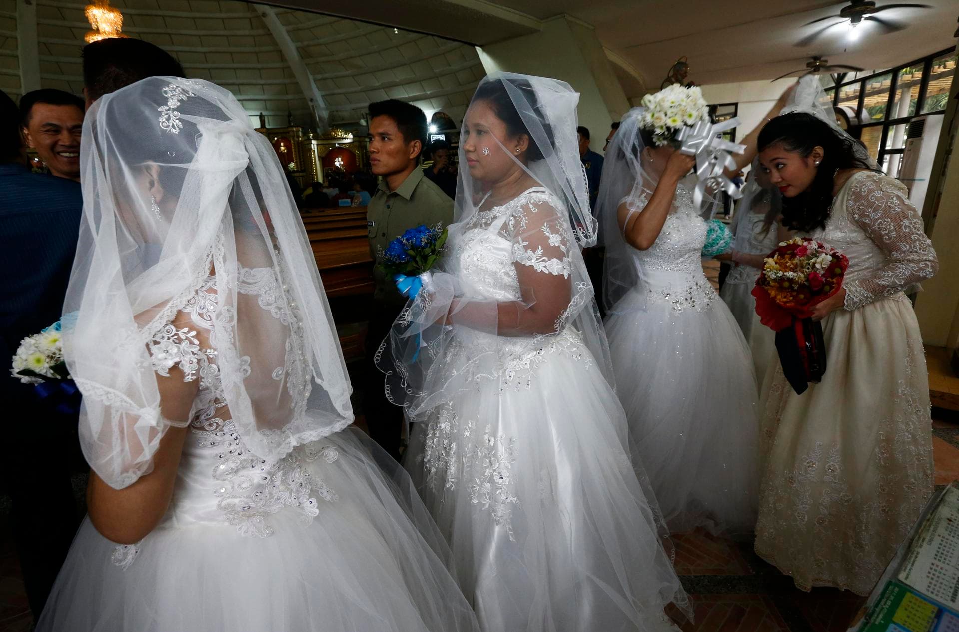 El Vaticano publica un documento defendiendo la monogamia ante los divorcios y el poliamor