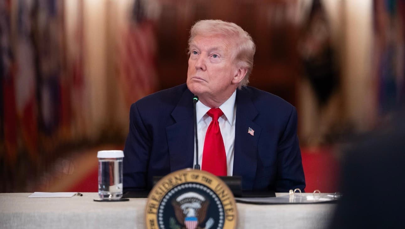 Trump califica de "pequeño fallo" el alza de la gasolina tras conflicto con Irán