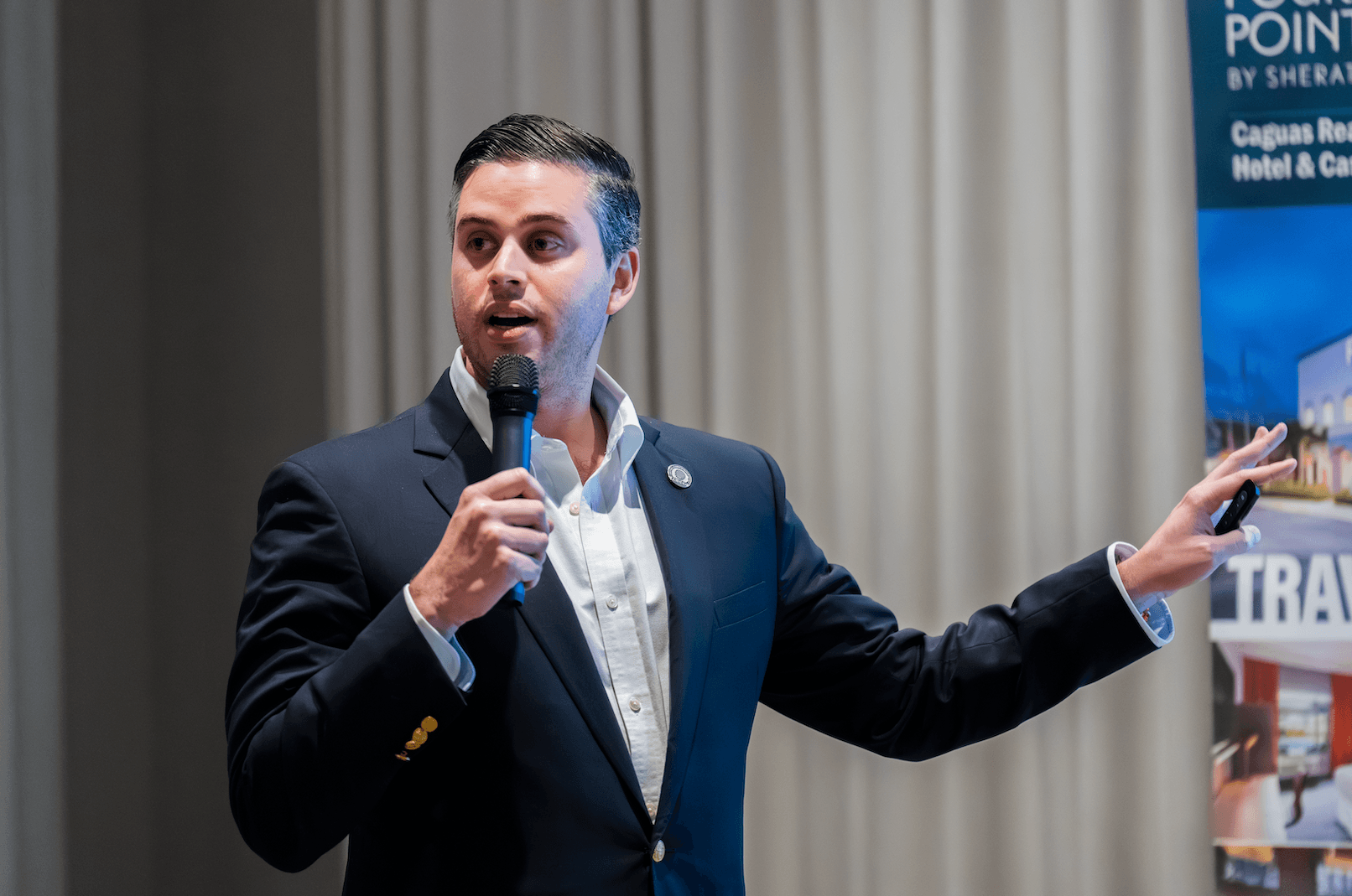 Director Ejecutivo de PRIDCO participa como orador principal y refuerza alianza con la Asociación de Industriales