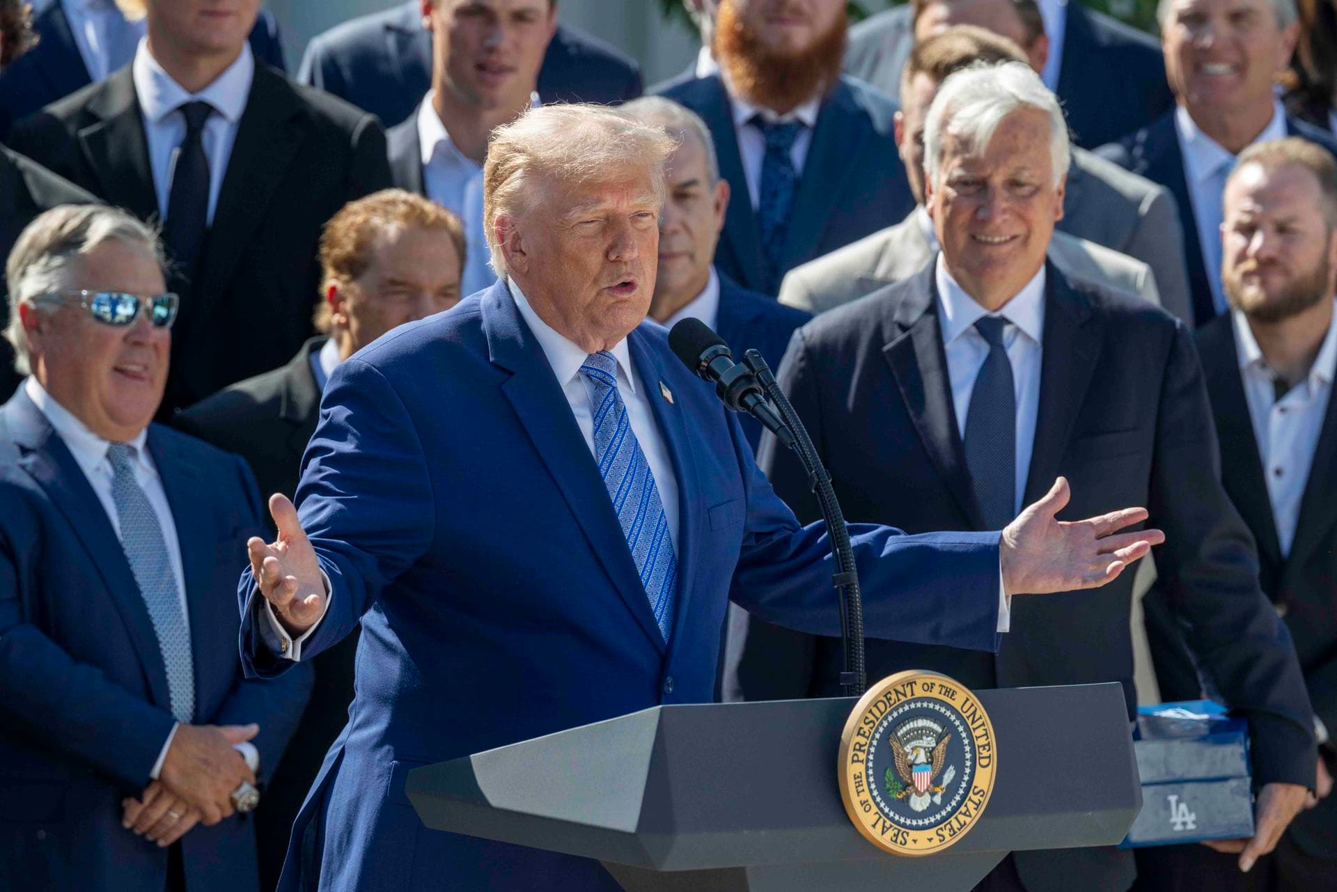 Trump amenaza con usar fondos iraníes para pagar daños a buques y cargamentos