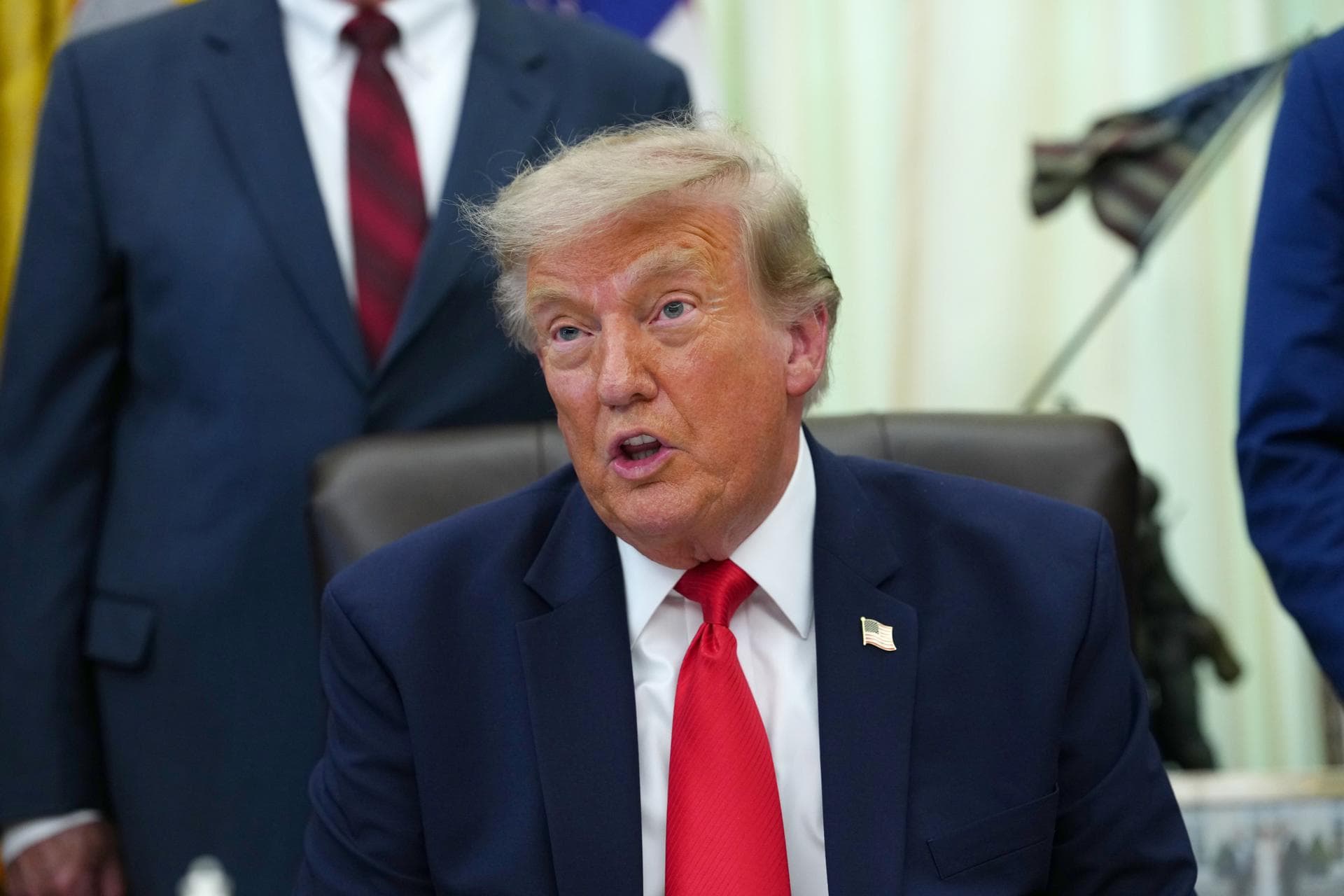 Trump retira fondos federales para procedimientos de cambio de sexo en menores