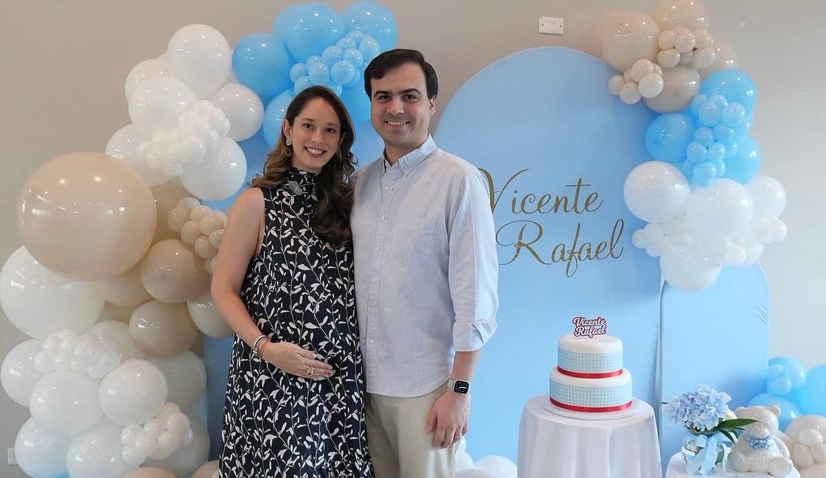 Pablo José Hernández Rivera y Mónica Pascual anuncian el nacimiento de su hijo Vicente Rafael