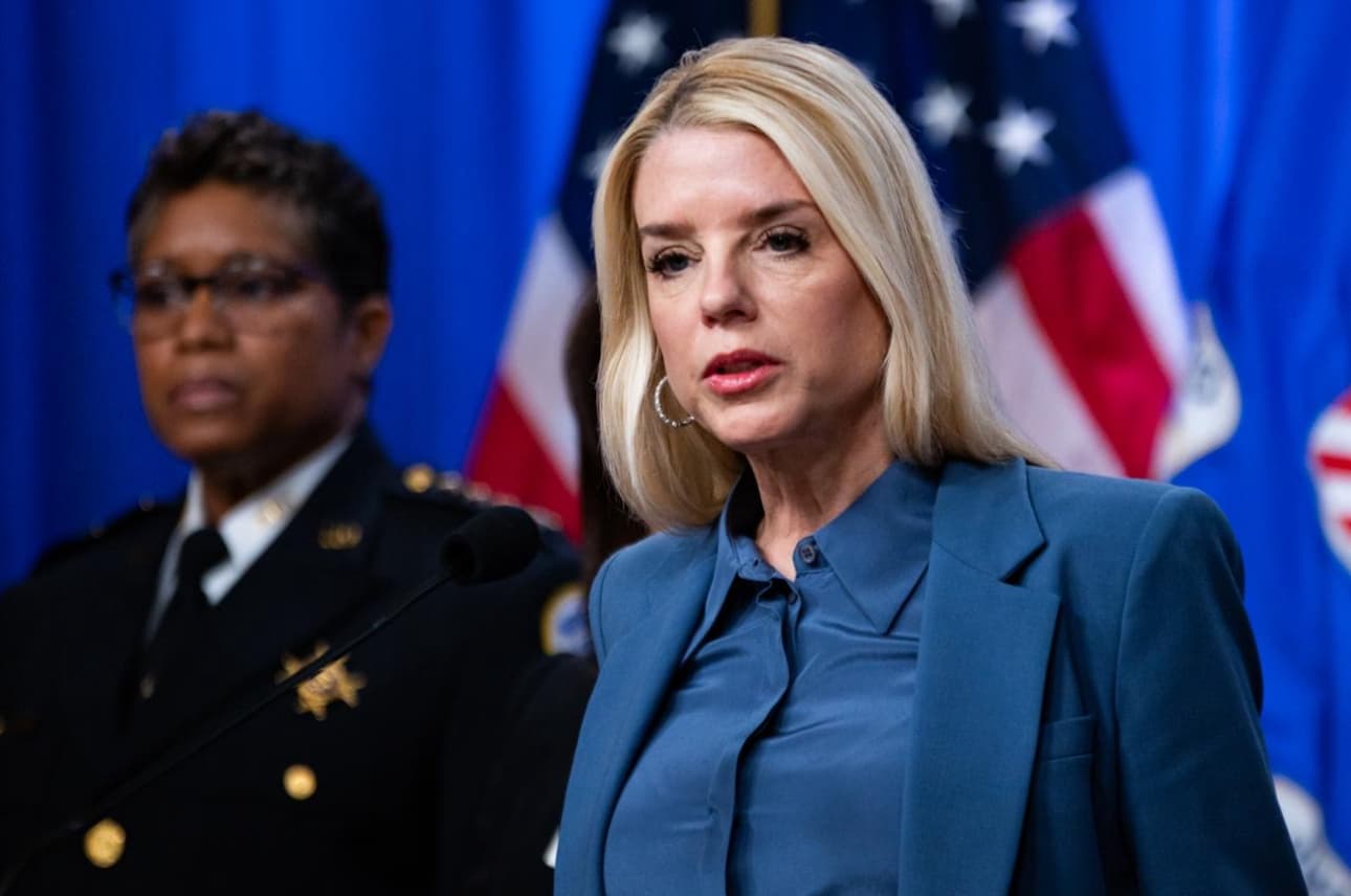 EE.UU. ordena crear lista de "terroristas domésticos" y sistema de recompensas