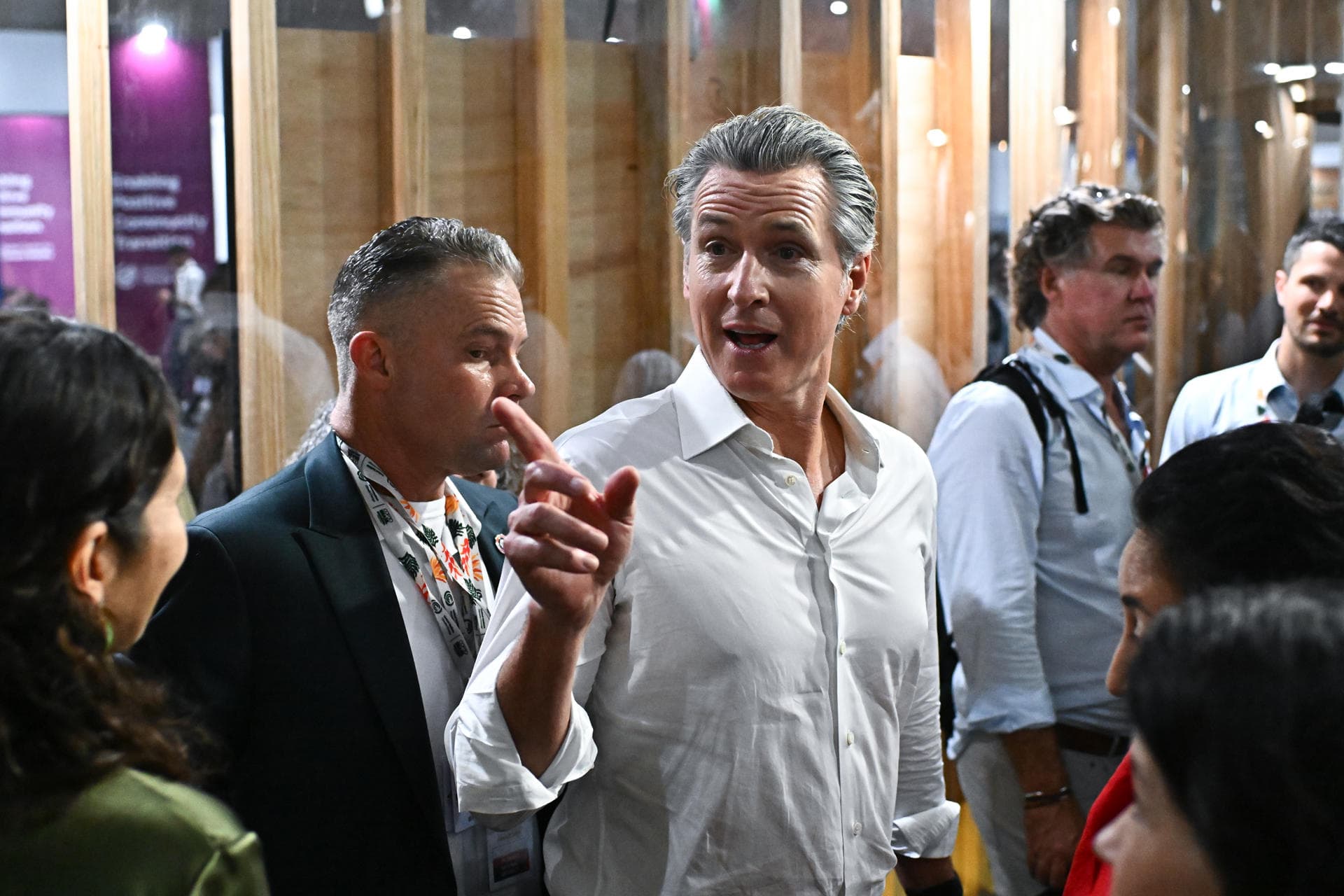 La popularidad del gobernador de California aumenta entre los votantes, según un estudio