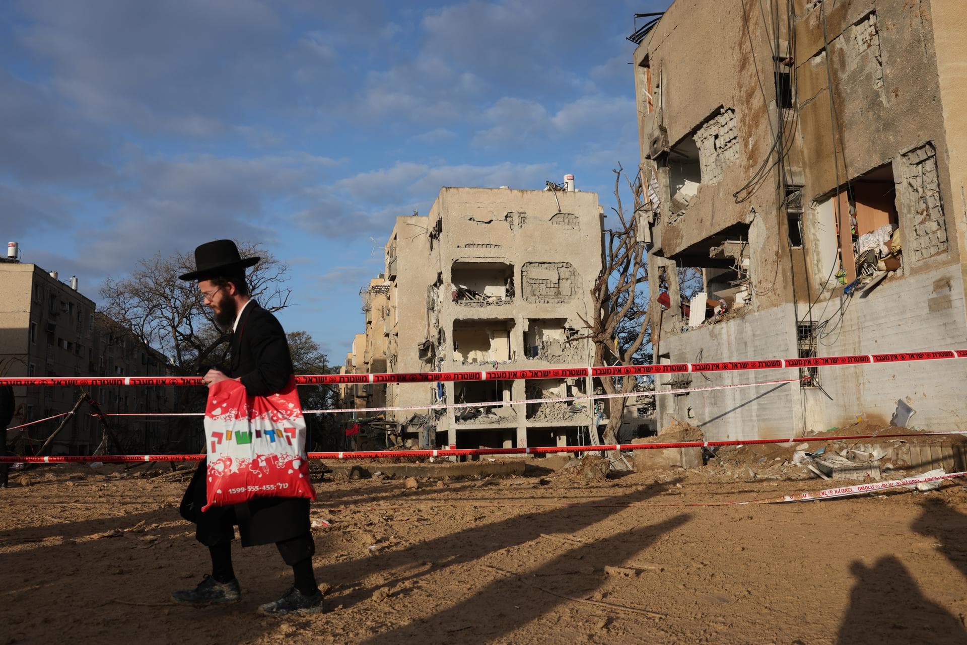 Trump da un ultimátum para abrir Ormuz mientras continúan los bombardeos en Irán e Israel