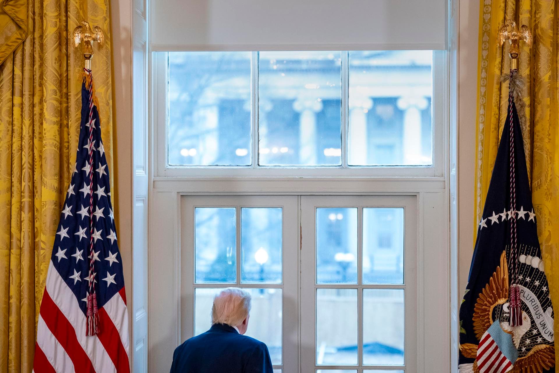 Trump propone limitar a 10% los intereses de tarjetas de crédito por un año