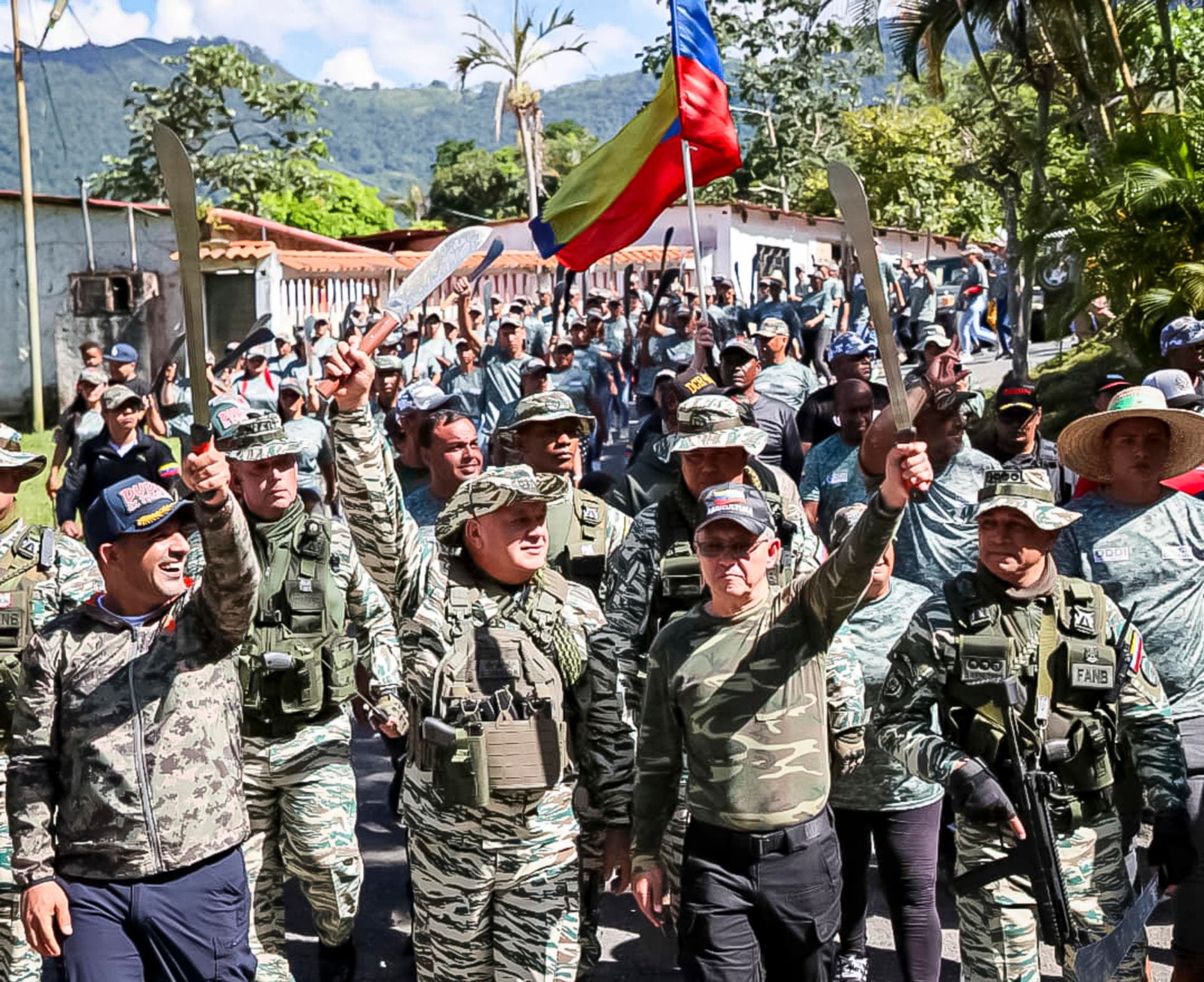 Venezuela juramenta a "milicia campesina"