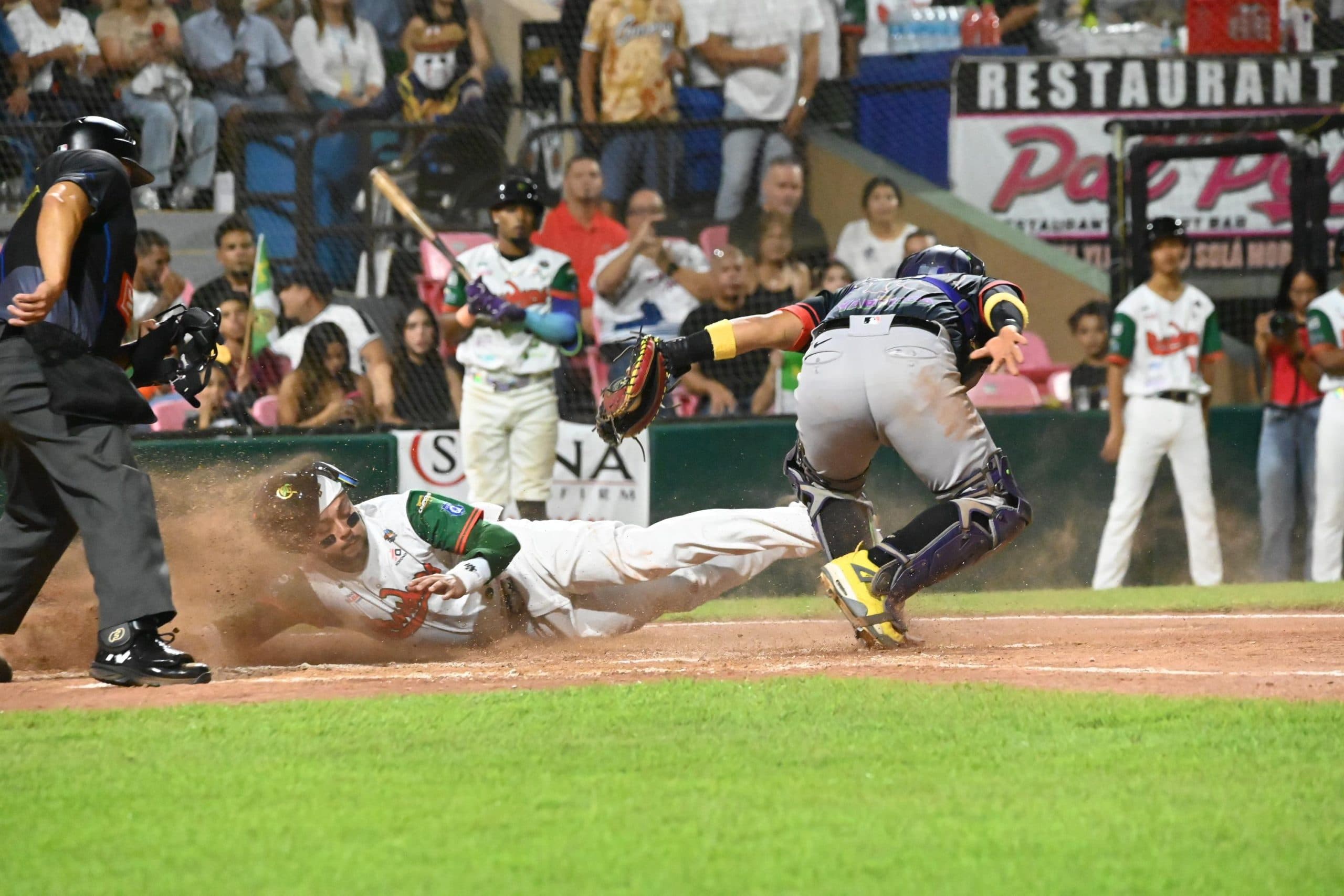 Comerío a un juego del campeonato de la Doble A