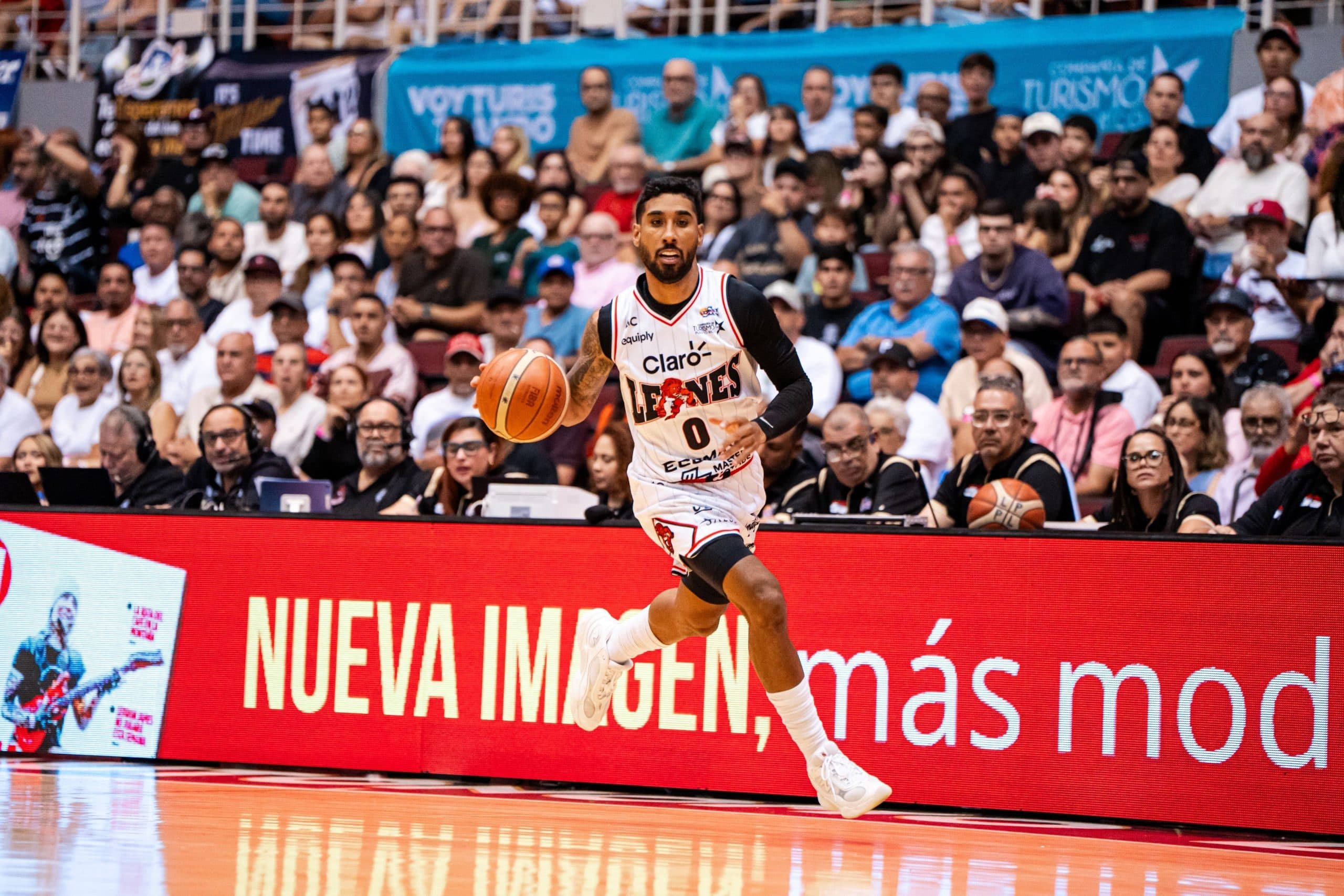 Cangrejeros y Leones empatan sus respectivas series