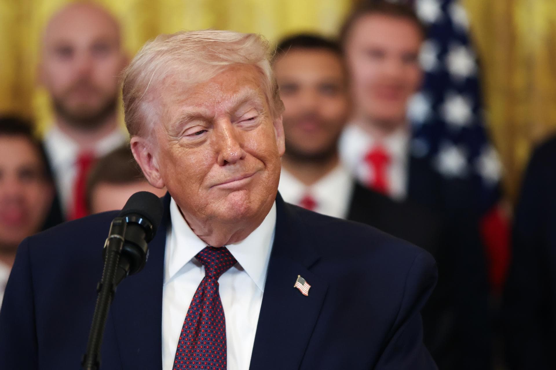 Trump baraja "tomar el control de todo" Irán o retirarse "en dos o tres días"