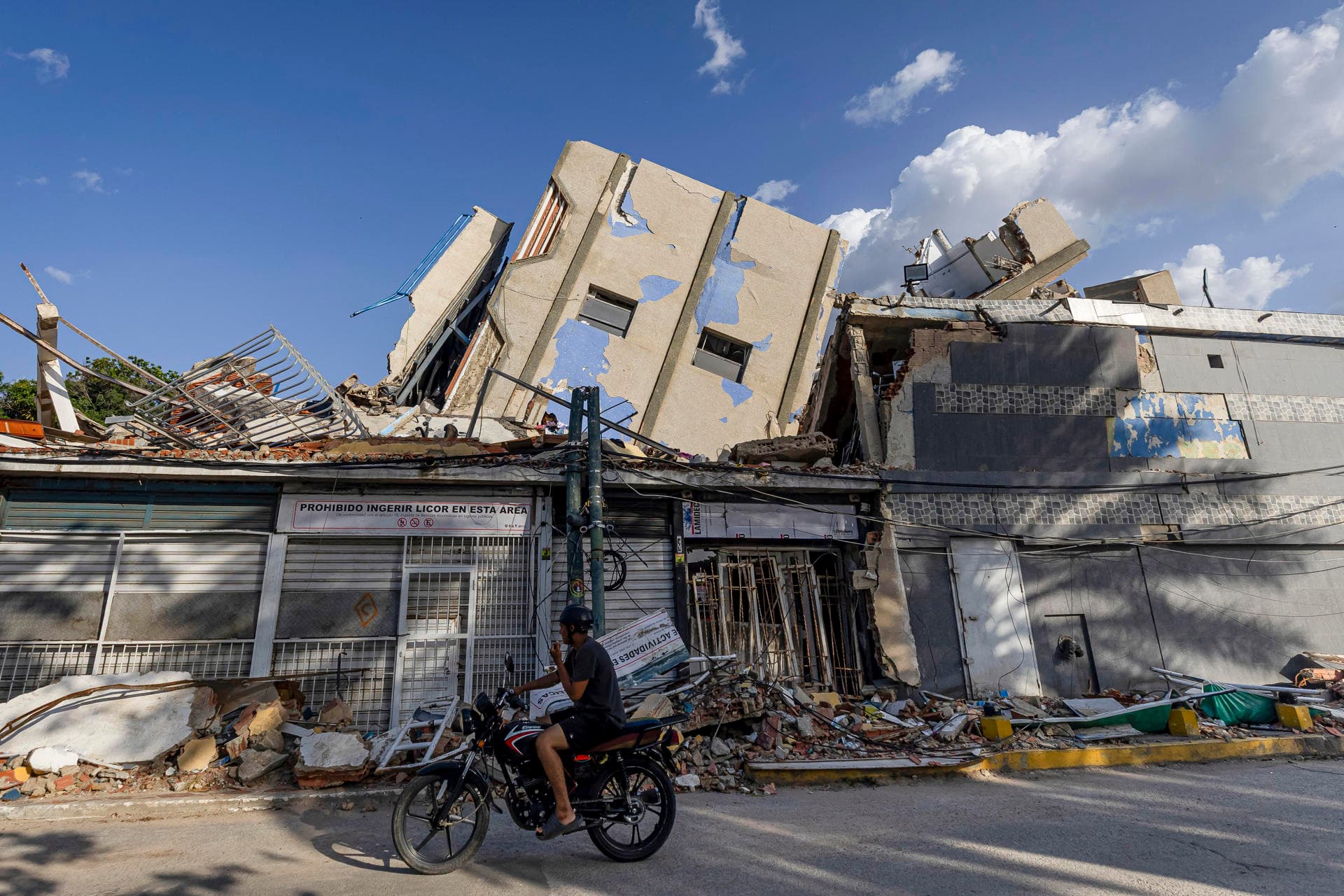 Aumentan a 4,734 los muertos por los terremotos de hace casi tres semanas en Venezuela