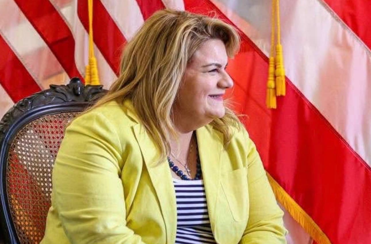 Gobernadora reitera su defensa a la secretaria de Vivienda