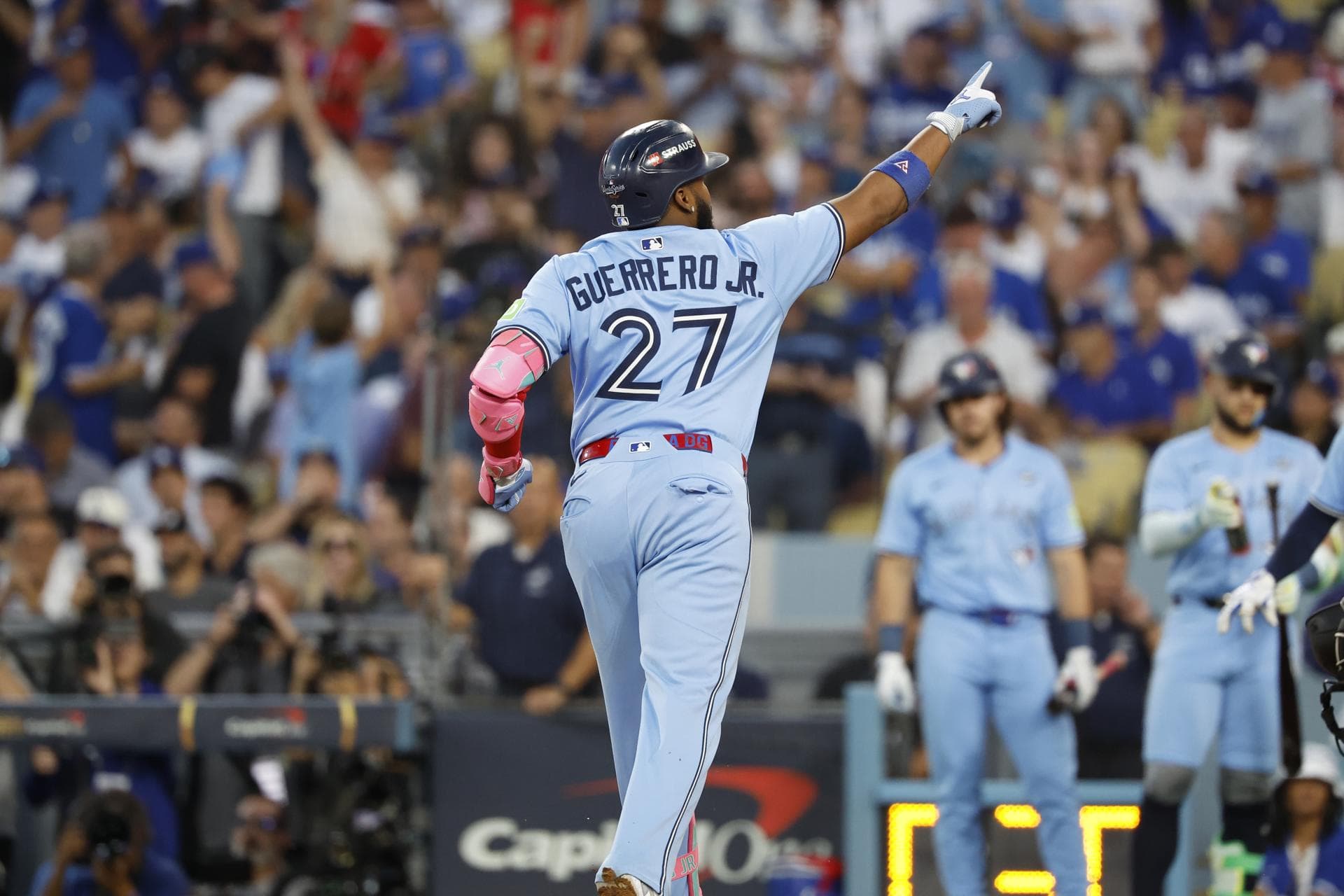 Azulejos igualan la serie