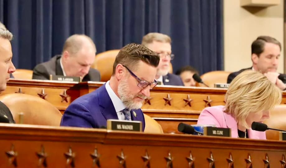 Congresista acusa a municipios de Puerto Rico de “querer saquear fondos federales”