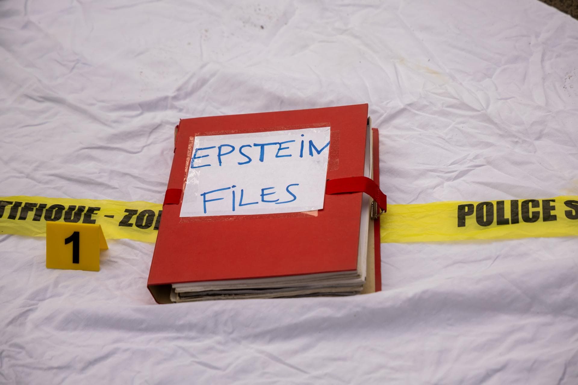 Epstein ocultó archivos secretos en centros de almacenamiento en EE.UU., según un diario