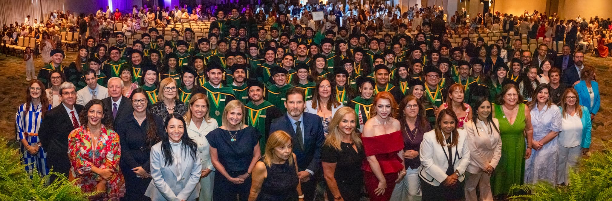 Recinto de Ciencias Médicas gradúa 134 especialistas y juramenta nuevos médicos