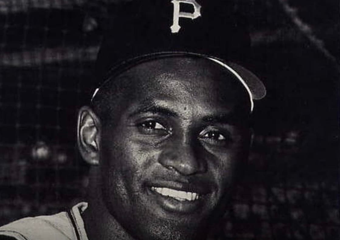 El número 21 tomó las Grandes Ligas en homenaje a Roberto Clemente