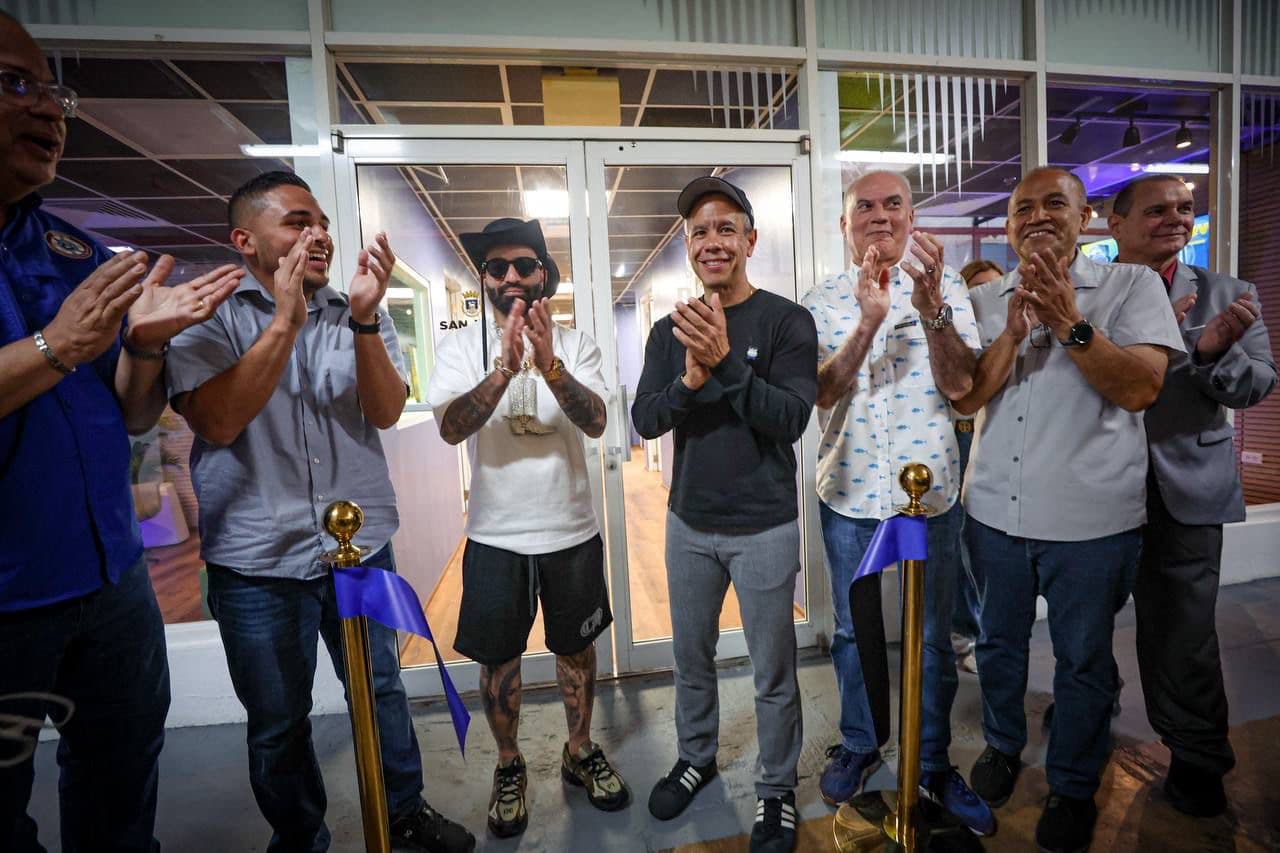 Miguel Romero y Arcángel inauguran estudio de grabación en Rio Piedras