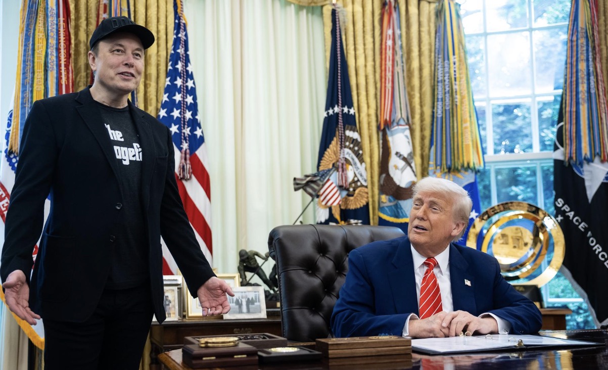 Imagen del artículo de NewsPR: De Elon Musk a Bernie Sanders, ¿adónde va el dinero en unas elecciones con gasto récord?