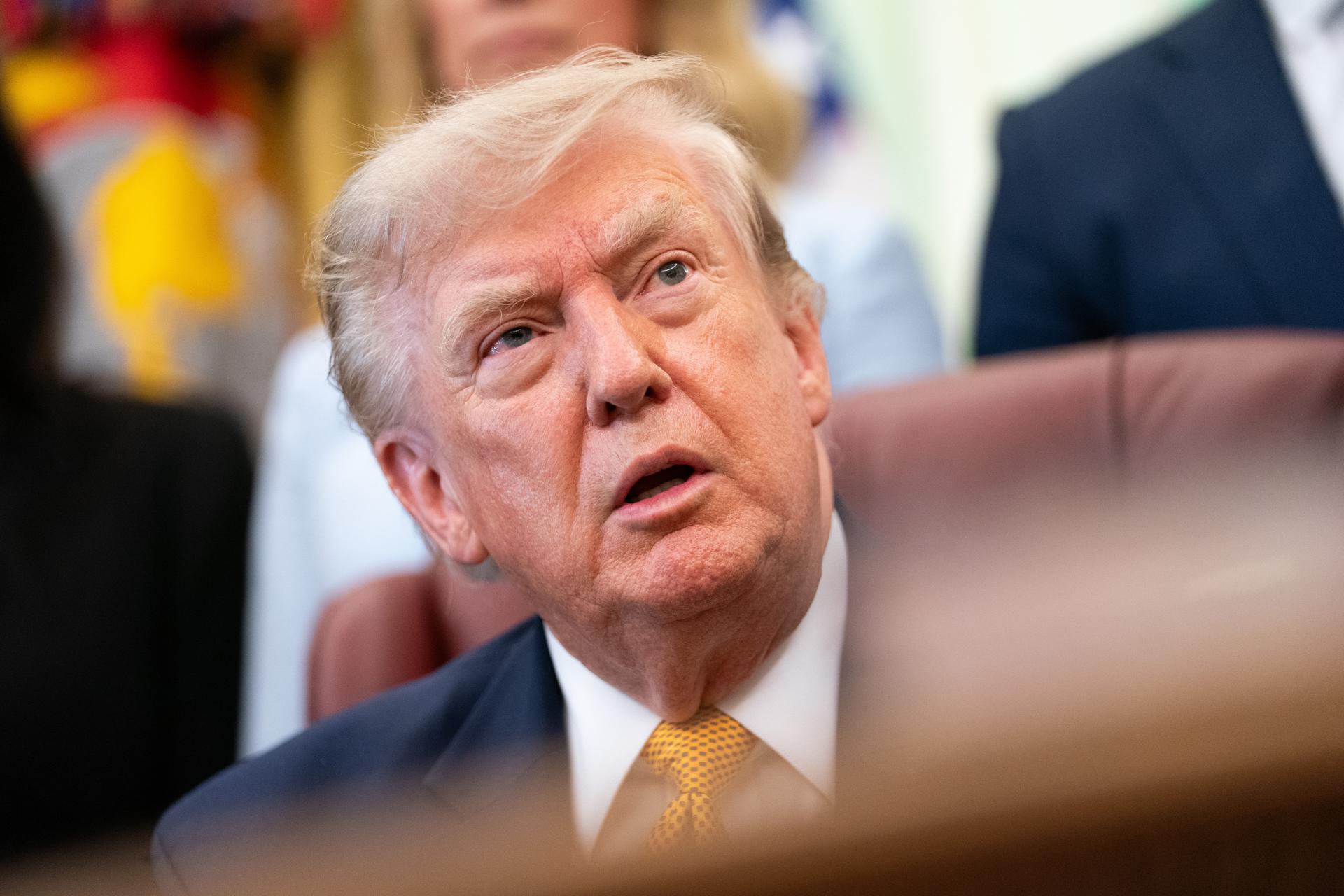 Imagen de la cobertura de: Estados demandan al Gobierno Trump por datos de conductores comerciales