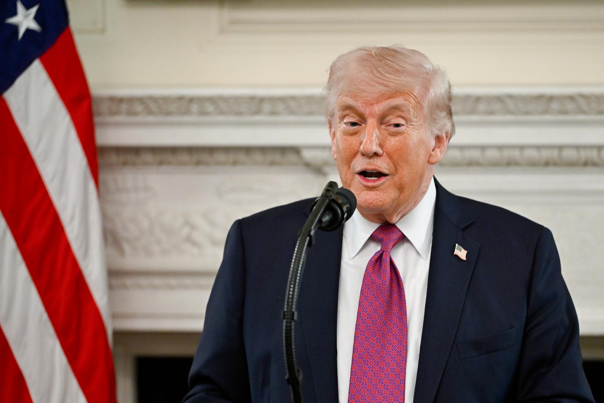 Imagen del artículo de NewsPR: Trump dice que declarará el estrecho de Ormuz "territorio de EEUU" tras "derrotar a Irán"